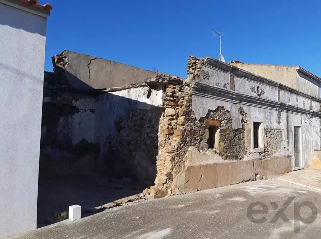 Twee ruïnes met perceel grond nabij Salir – Loulé