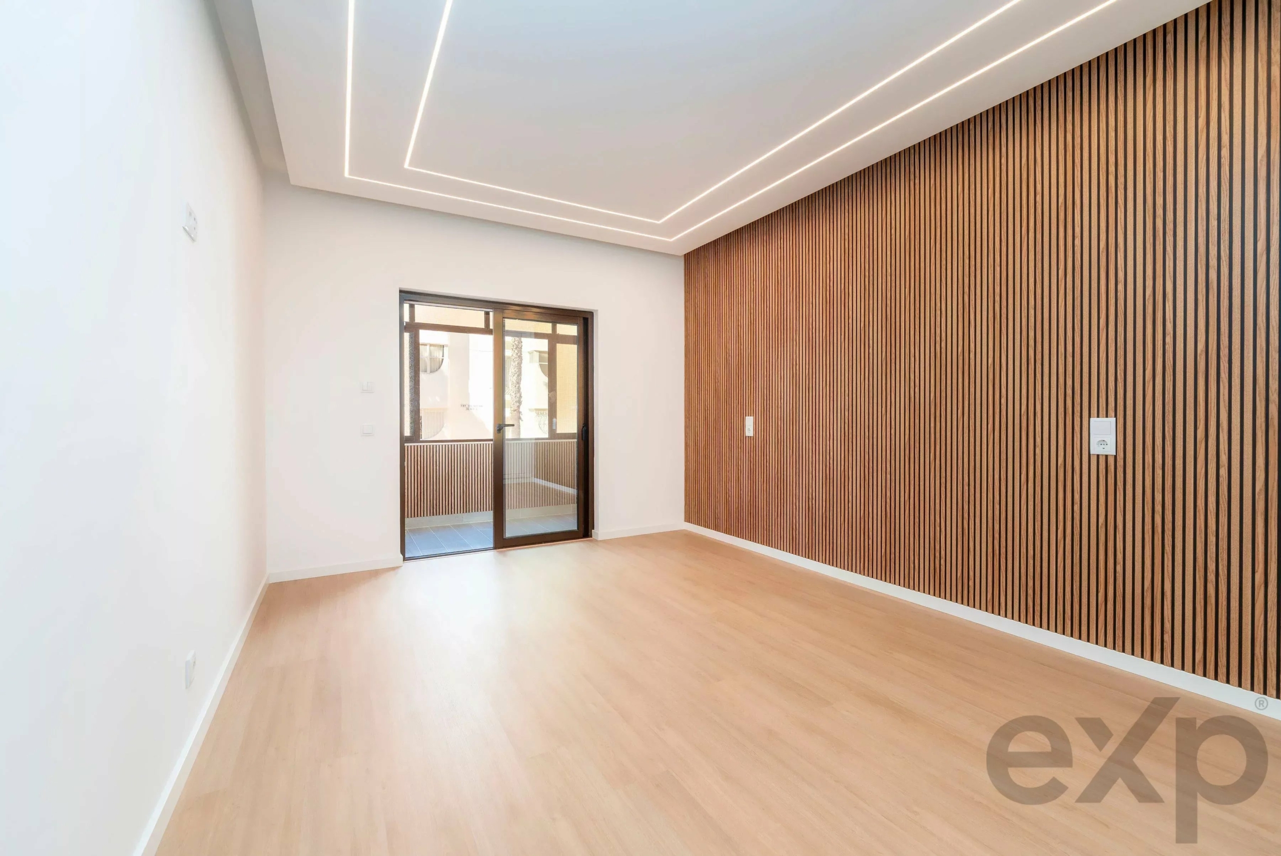 Modern beachfront apartment in Quarteira