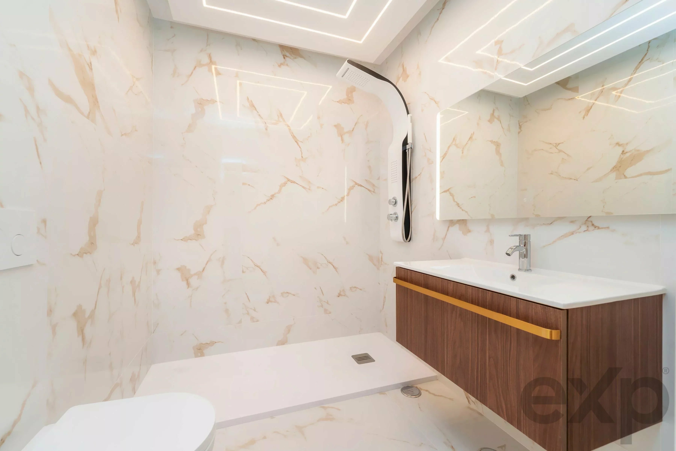 Modern beachfront apartment in Quarteira
