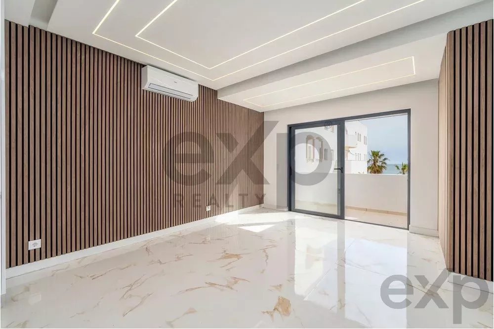 Modern 2-Bedroom Beachfront Apartment in Quarteira