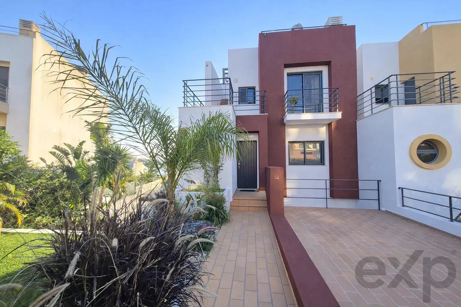 Semi-detached house with independent Apartment & rooftop – Exceptional panoramic view
