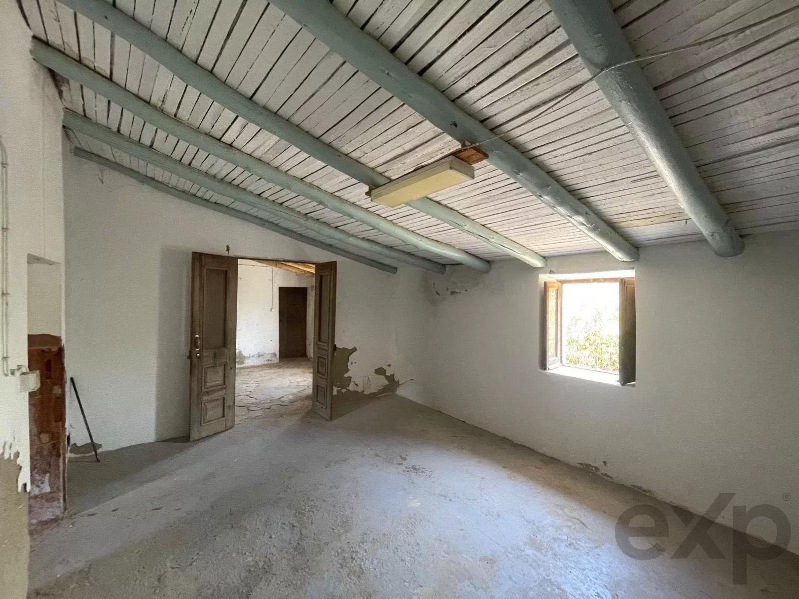 Traditional Farmhouse with Exceptional Equestrian Potential in São Marcos da Serra