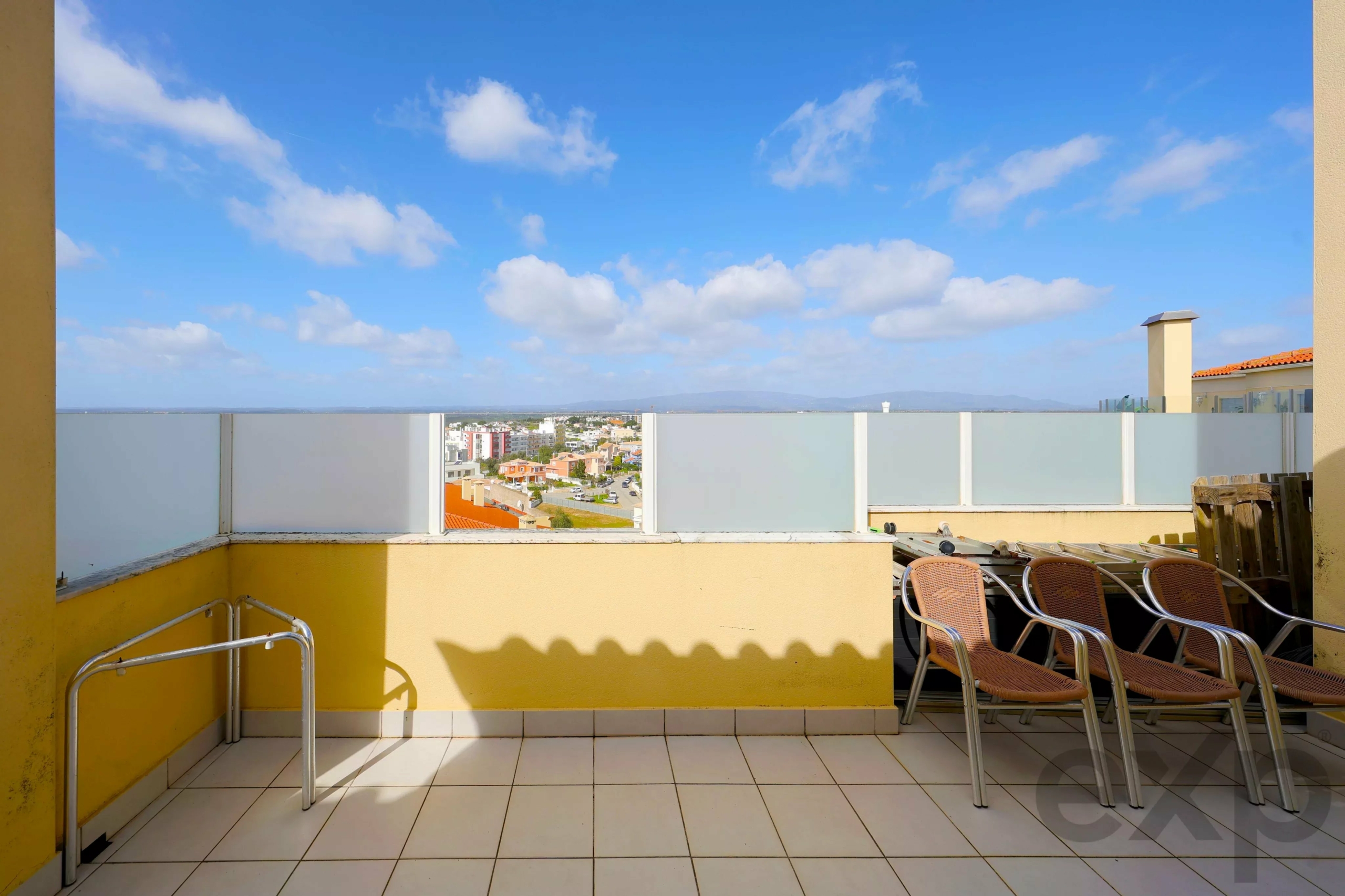 Penthouse exclusif de 3 chambres avec terrasse privée de 119 m², vue mer Portimão et Alvor, et vues panoramiques