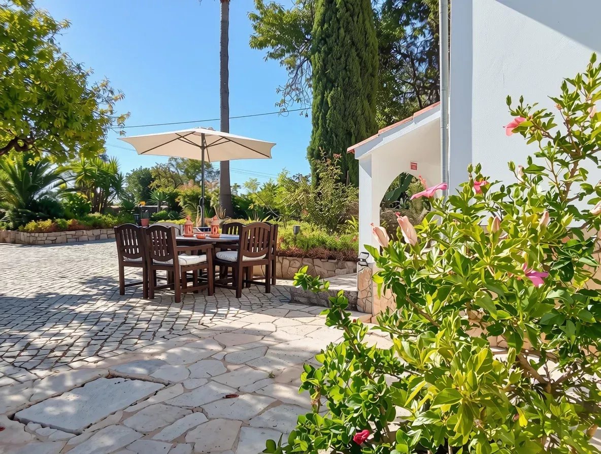 Exclusive property with five independent units and investment potential