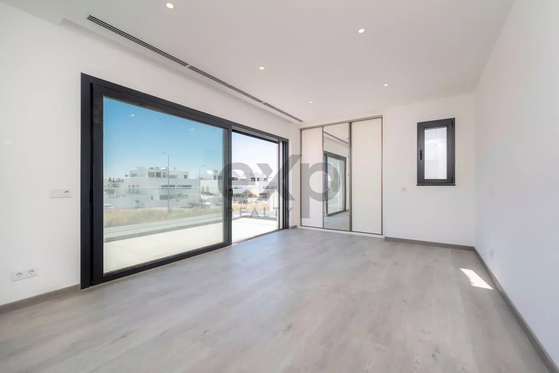 Contemporary Newly Built T6 Villa by Tavira Waterfront