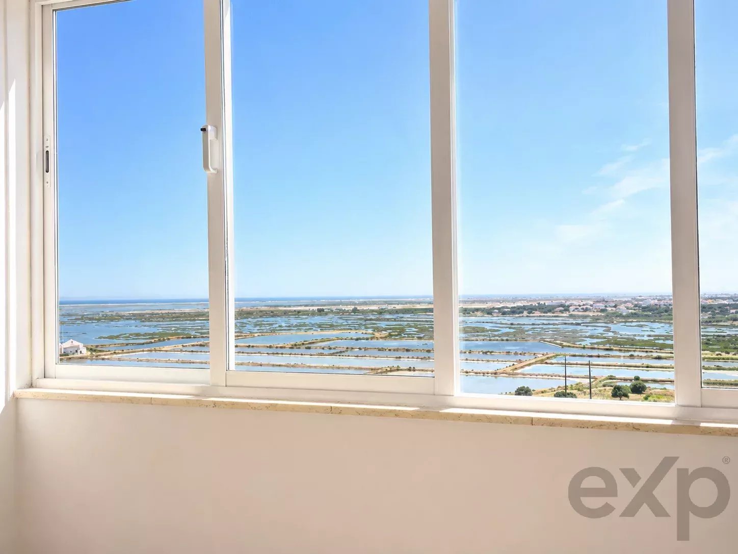 Elegant 3-Bedroom Apartment with Stunning Views over the Ria Formosa