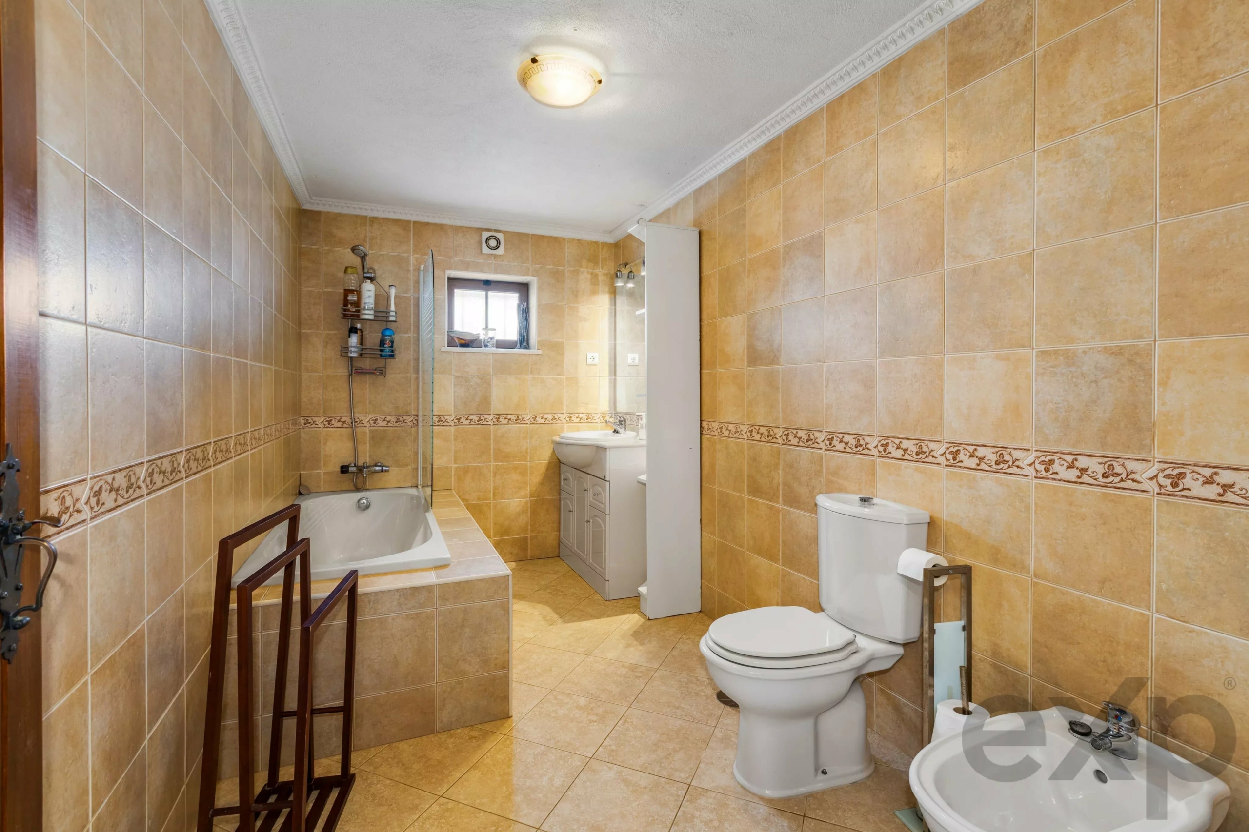Beautiful Family Home with Equestrian Facilities Set in 2.3 hectares
