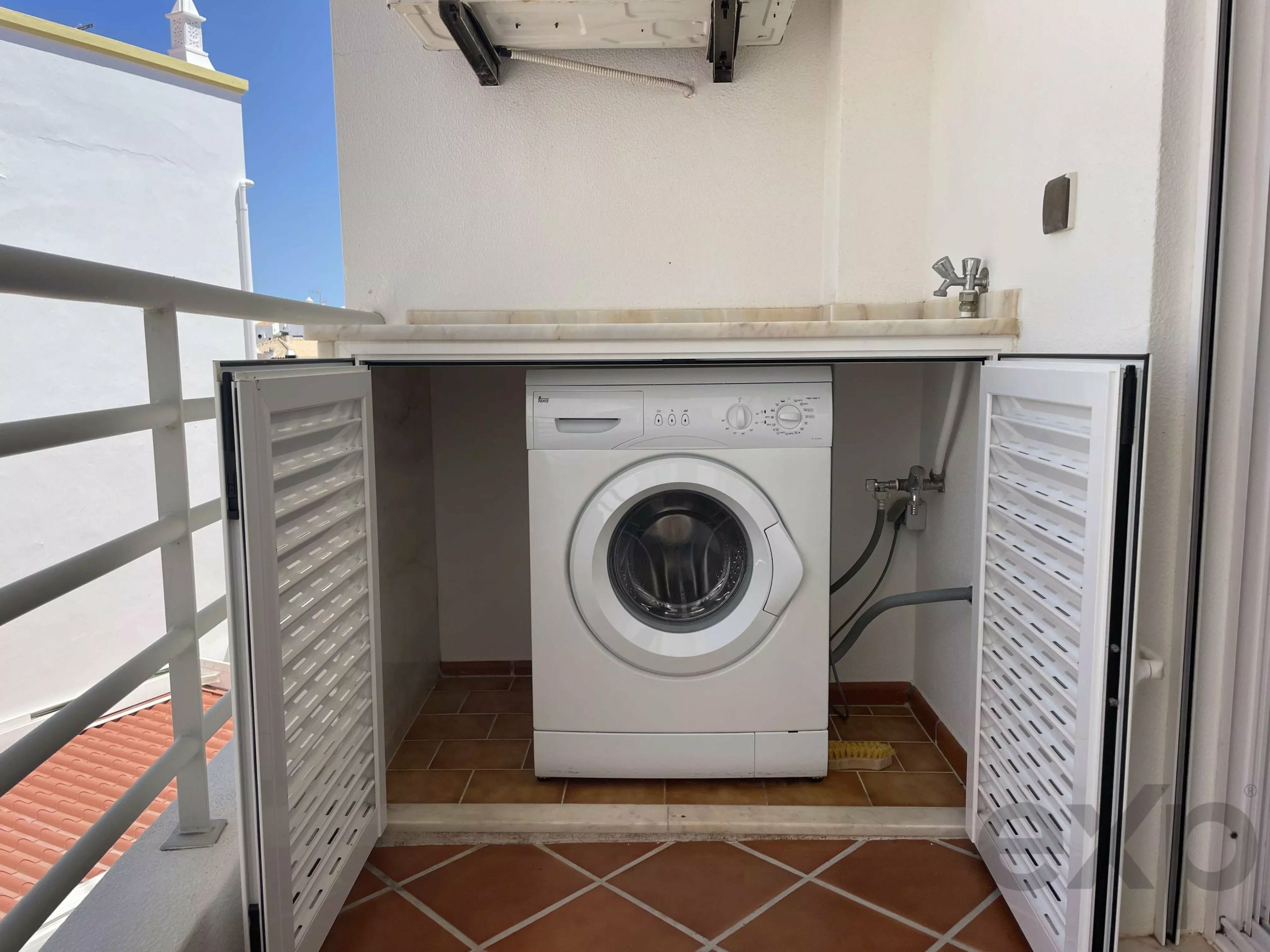 Furnished 2-bedroom apartment with terrace and parking in the centre of Cabanas de Tavira