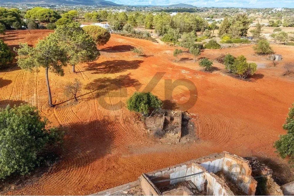 Investment Opportunity – Urban Land with Ruin and Rustic with panoramic sea views in Olhão