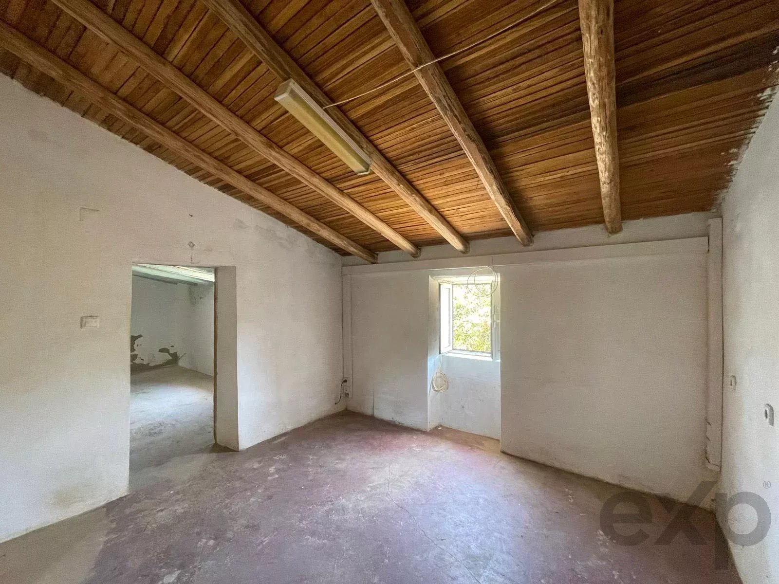 Traditional Farmhouse with Exceptional Equestrian Potential in São Marcos da Serra