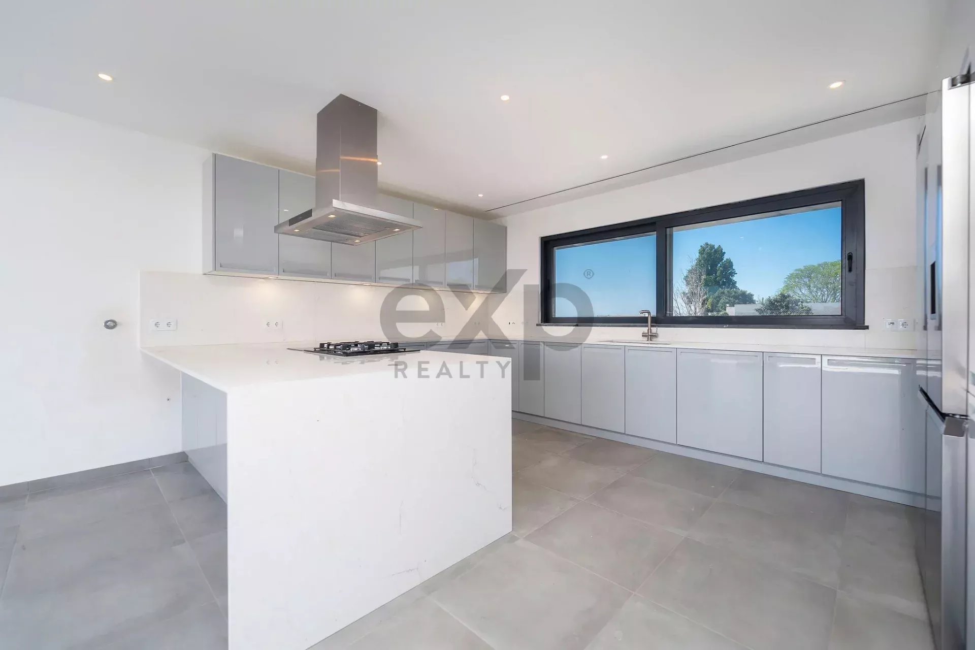 Contemporary Newly Built T6 Villa by Tavira Waterfront