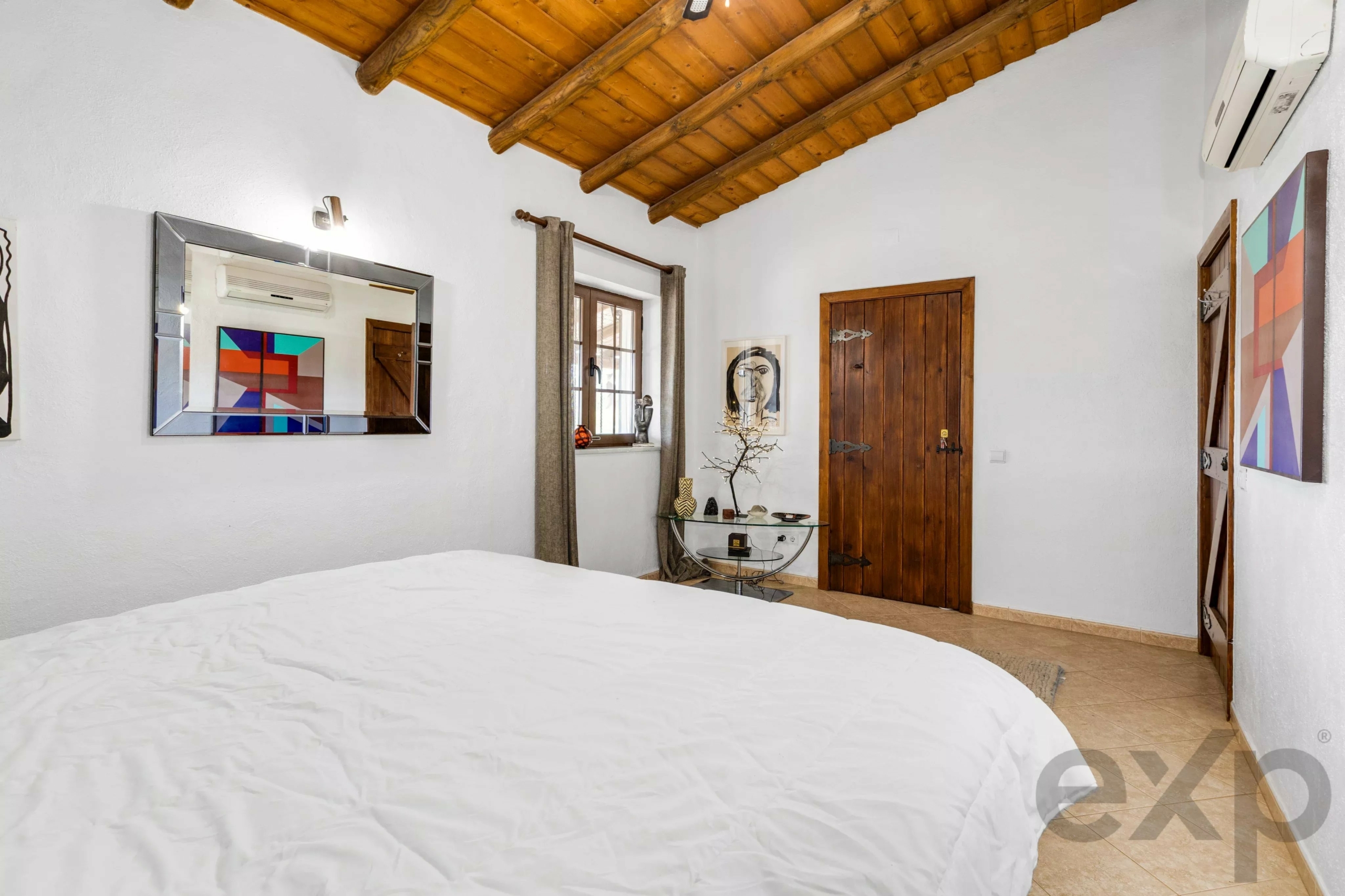 Beautiful Family Home with Equestrian Facilities Set in 2.3 hectares
