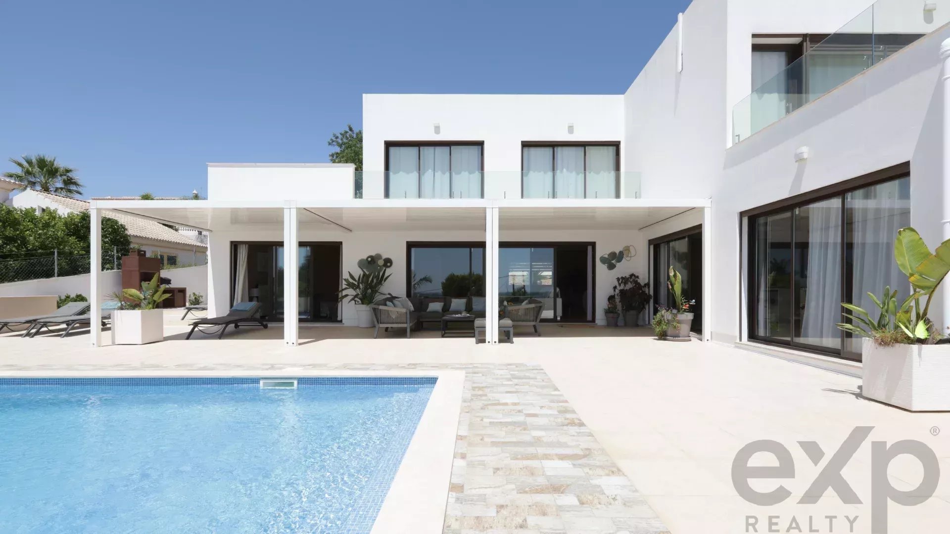 Luxury 4-bedroom villa of 437 m² with swimming pool – Mexilhoeira Grande, Portimão
