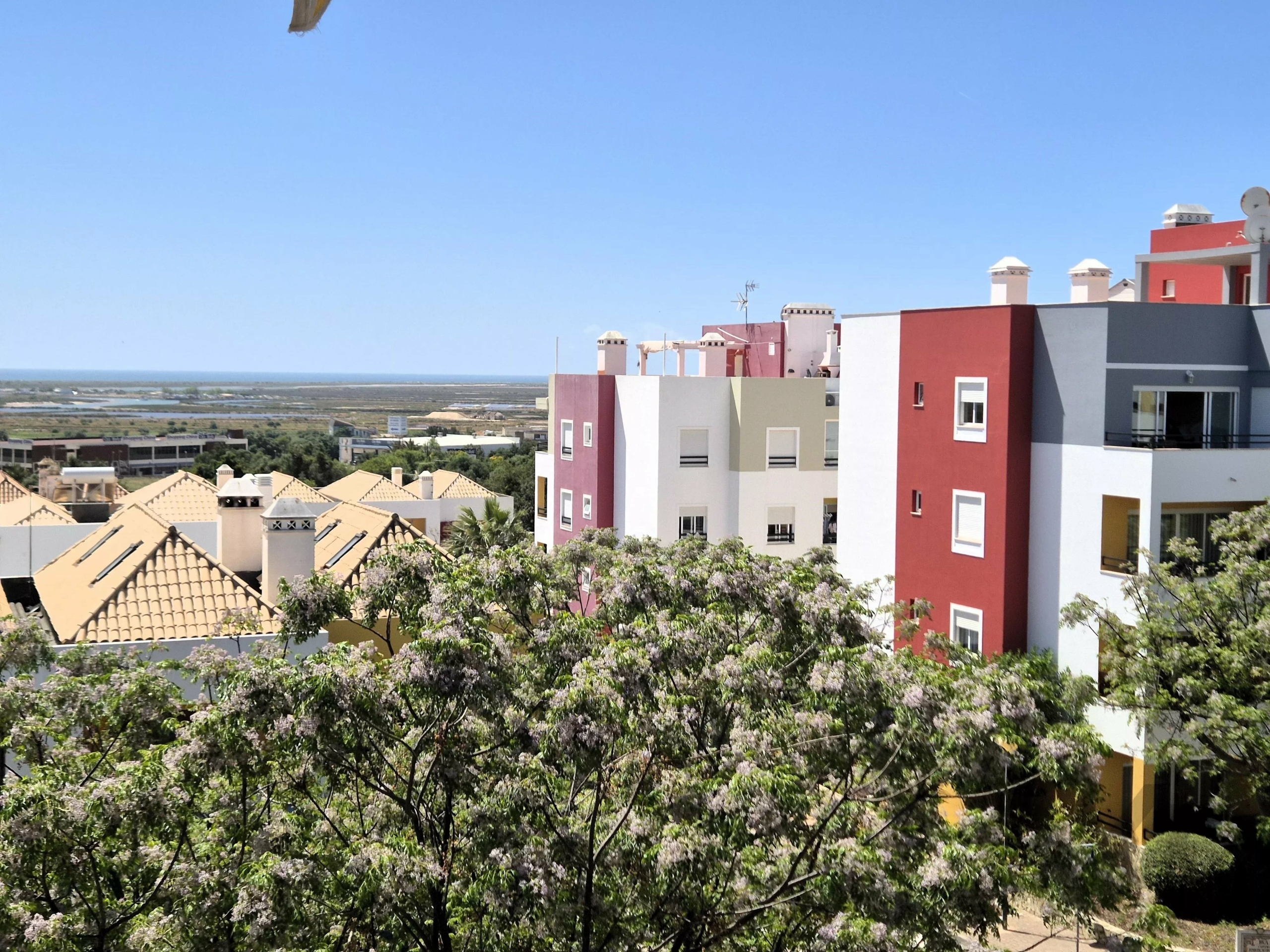 Apartamento T1 Exclusivo em Tavira: Último Piso com Terraço Privativo e Vista Mar e Cidade