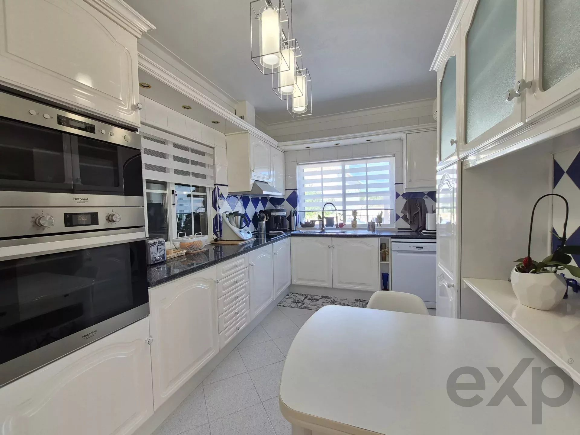 3-bedr. house + 1-bedr. annex, swimming pool and garage,