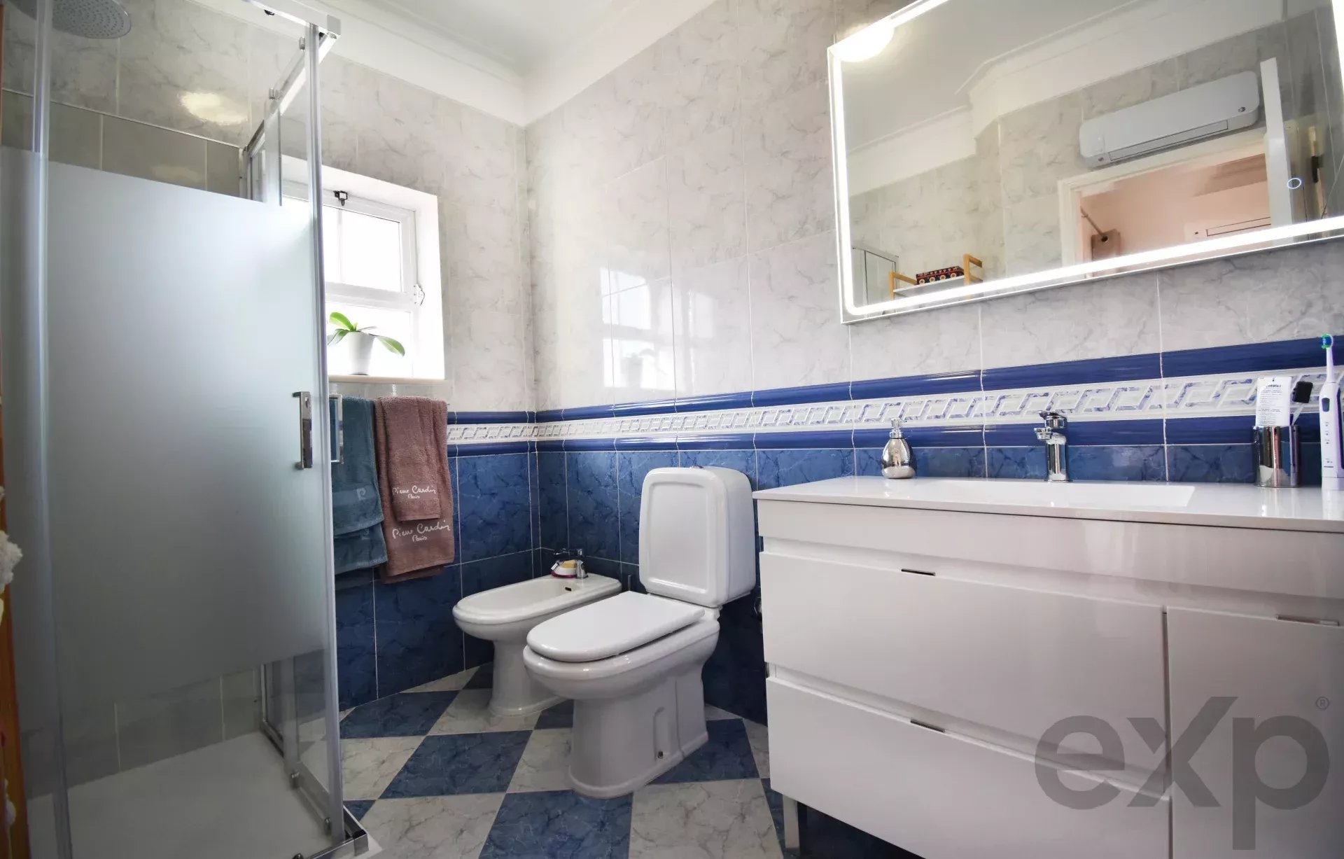3-bedr. house + 1-bedr. annex, swimming pool and garage,