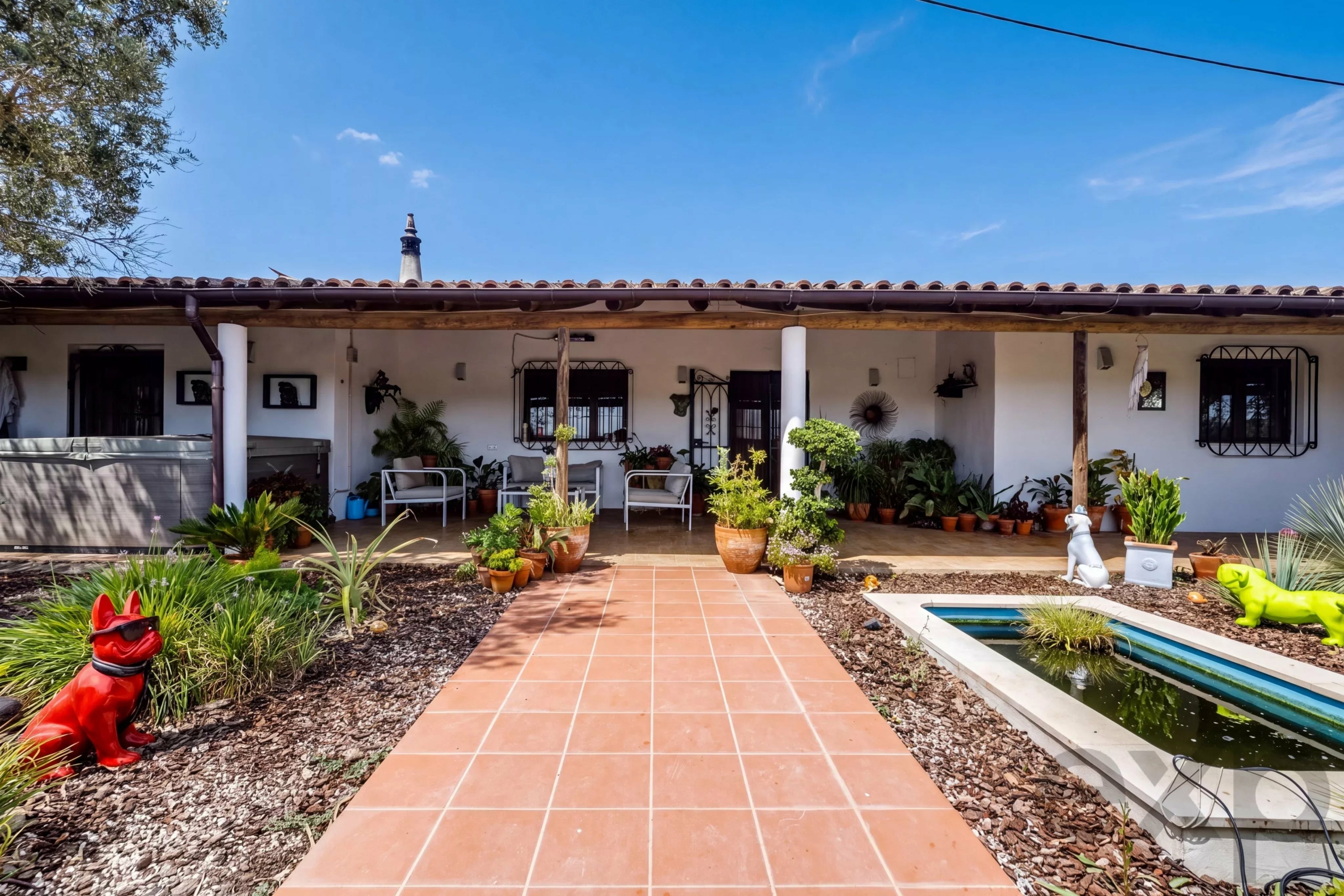 Beautiful Family Home with Equestrian Facilities Set in 2.3 hectares