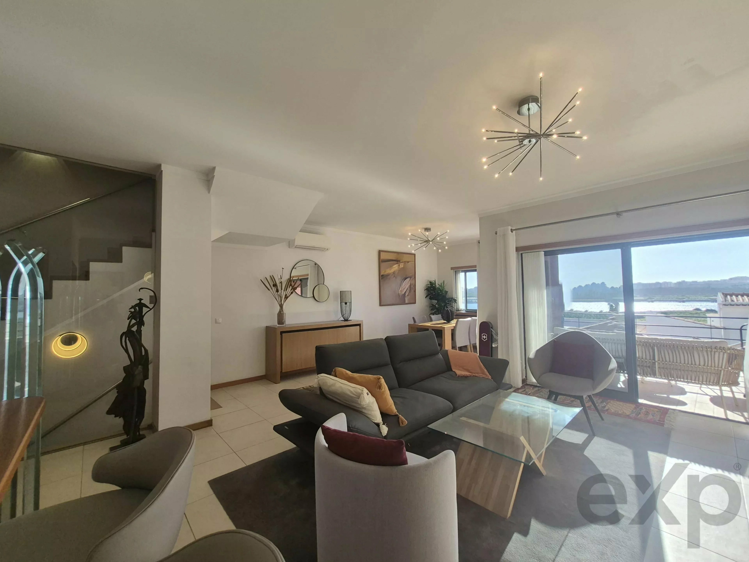 Semi-detached house with independent Apartment & rooftop – Exceptional panoramic view