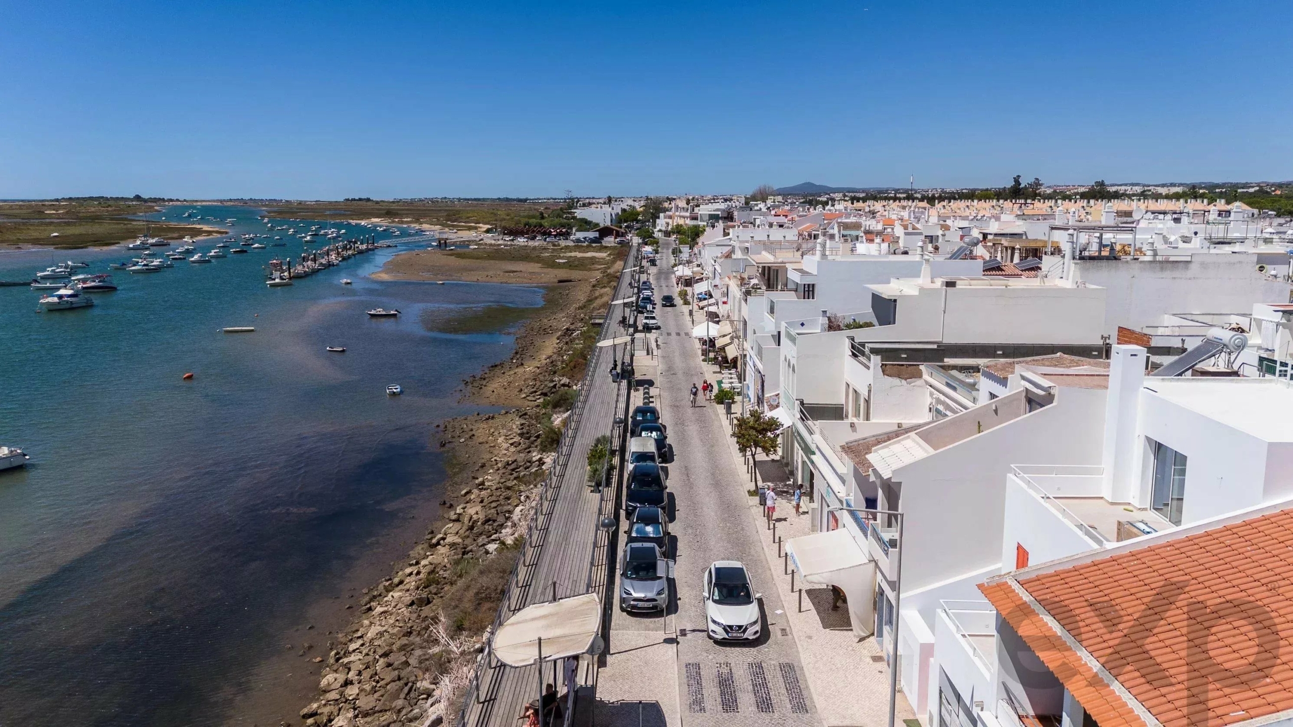 Moradia com projeto aprovado, primeira linha sobre a Ria Formosa, Cabanas de Tavira