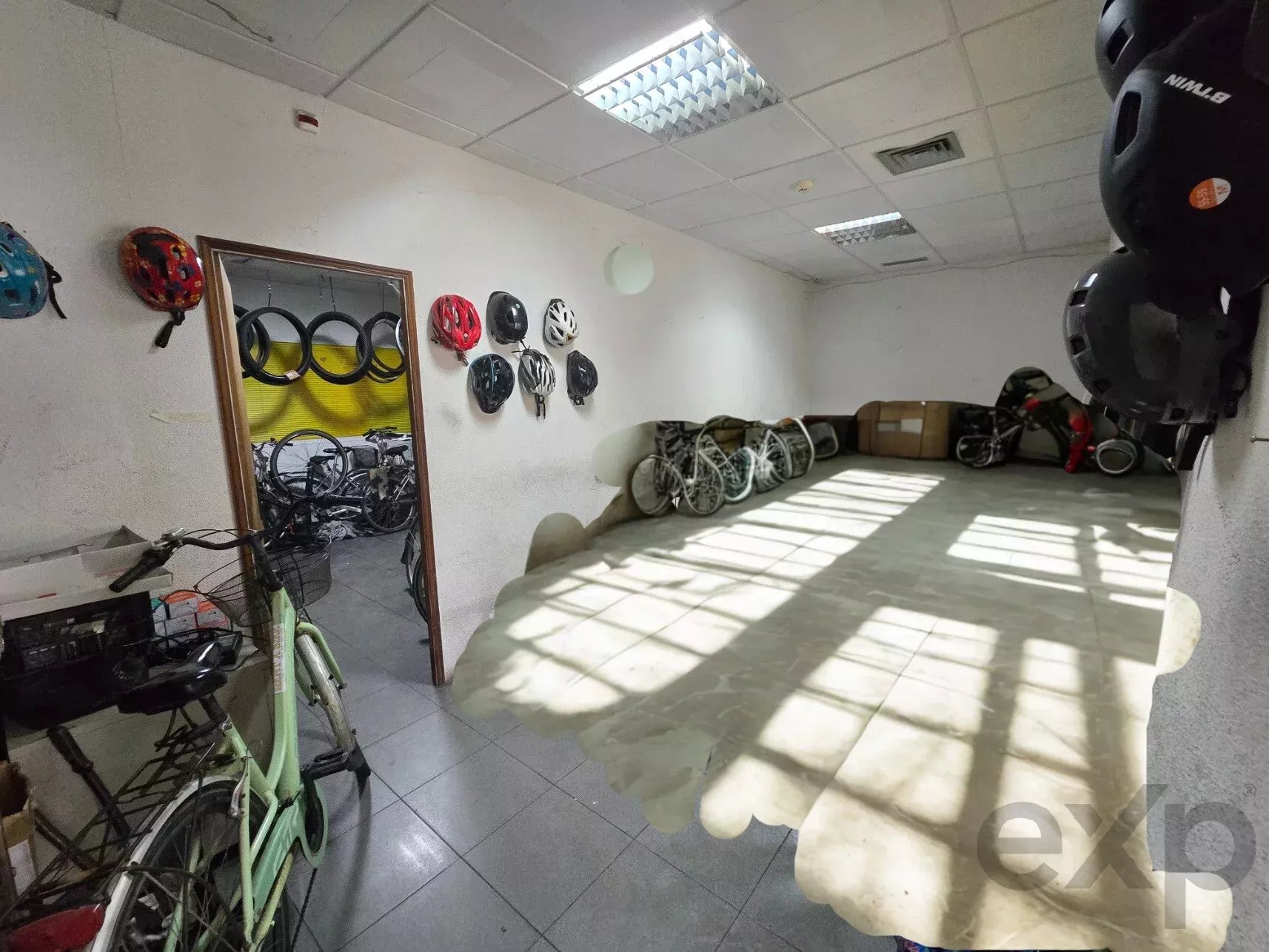 Commercial store of 72 m² in downtown Monte Gordo — business in operation