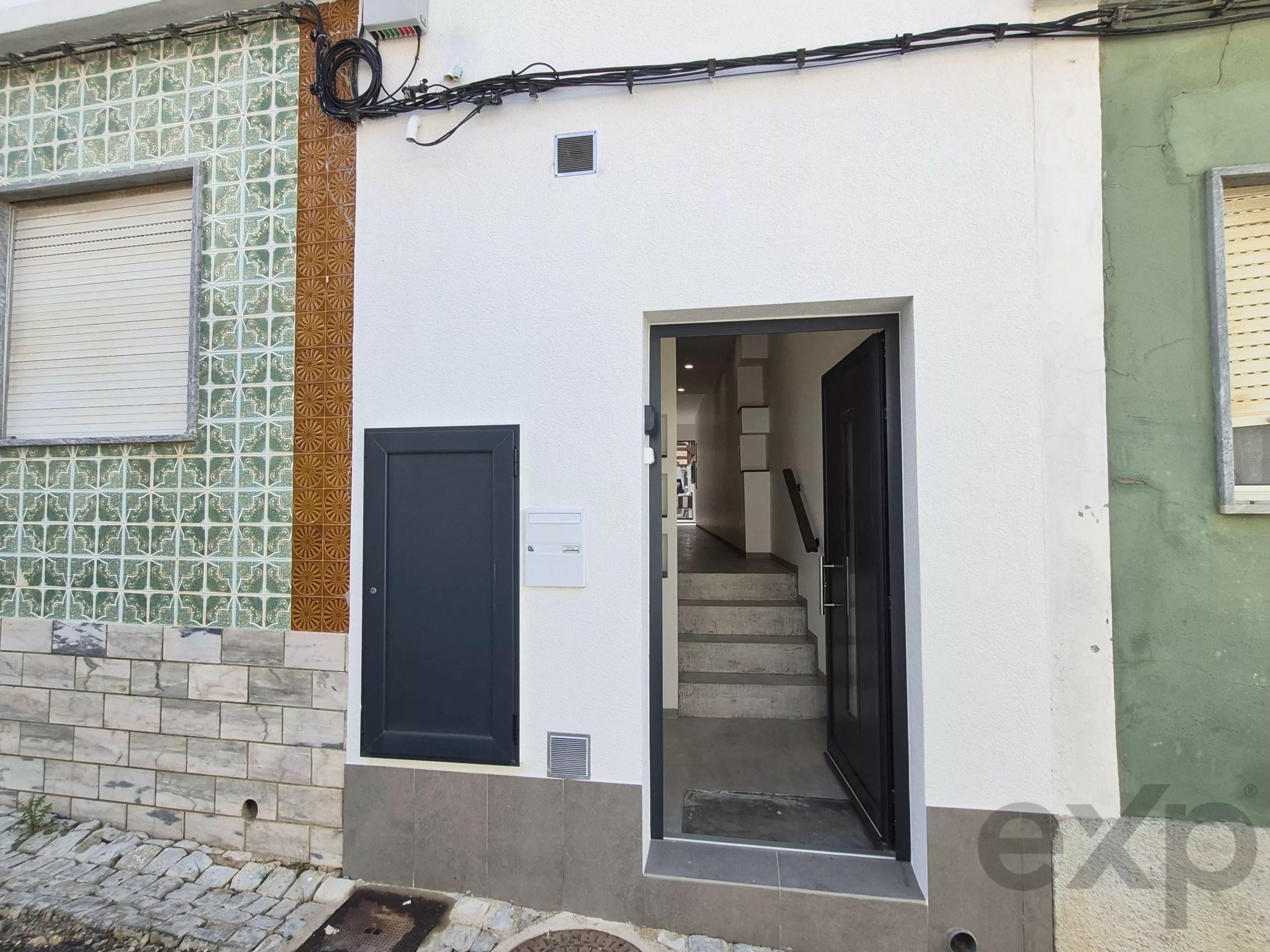 New house, 2 bedrooms, large patio, Alvor center