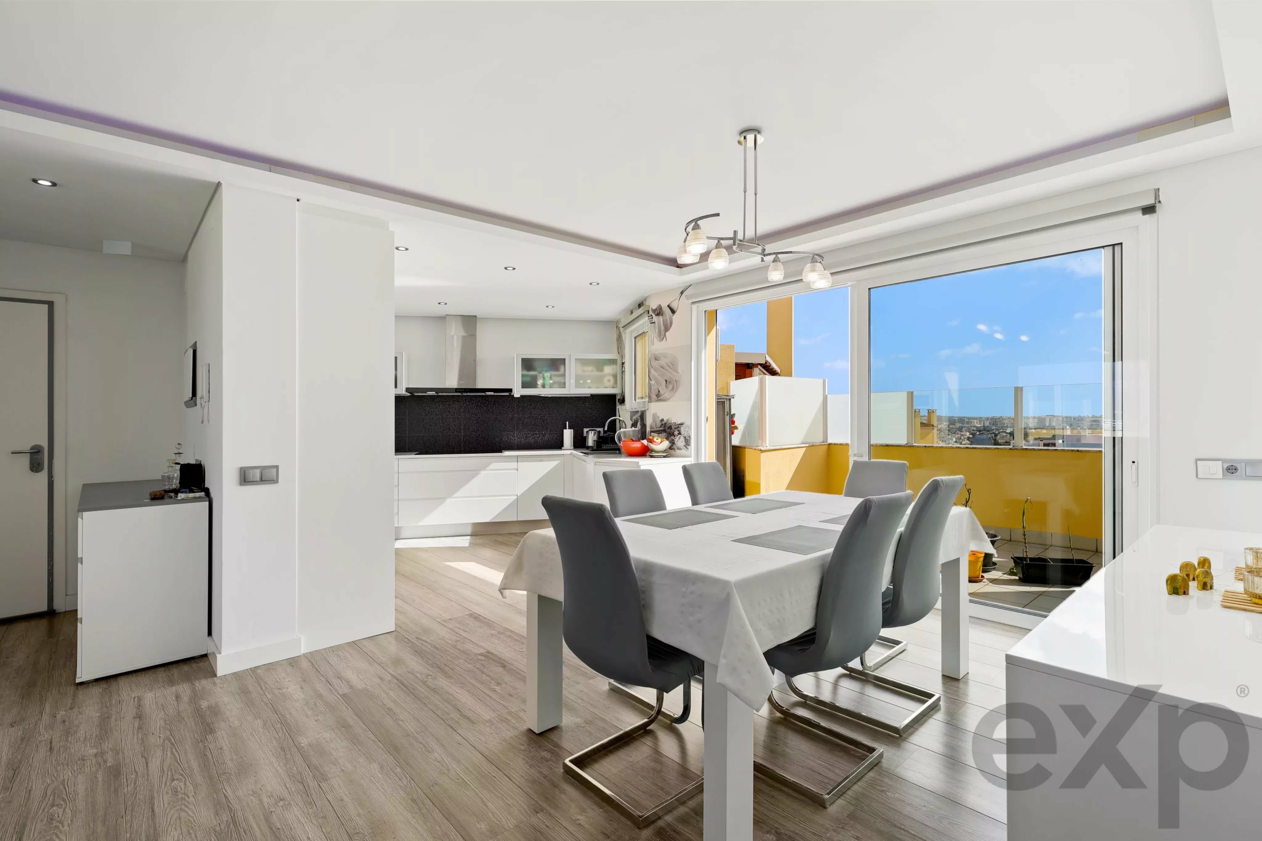 Penthouse exclusif de 3 chambres avec terrasse privée de 119 m², vue mer Portimão et Alvor, et vues panoramiques