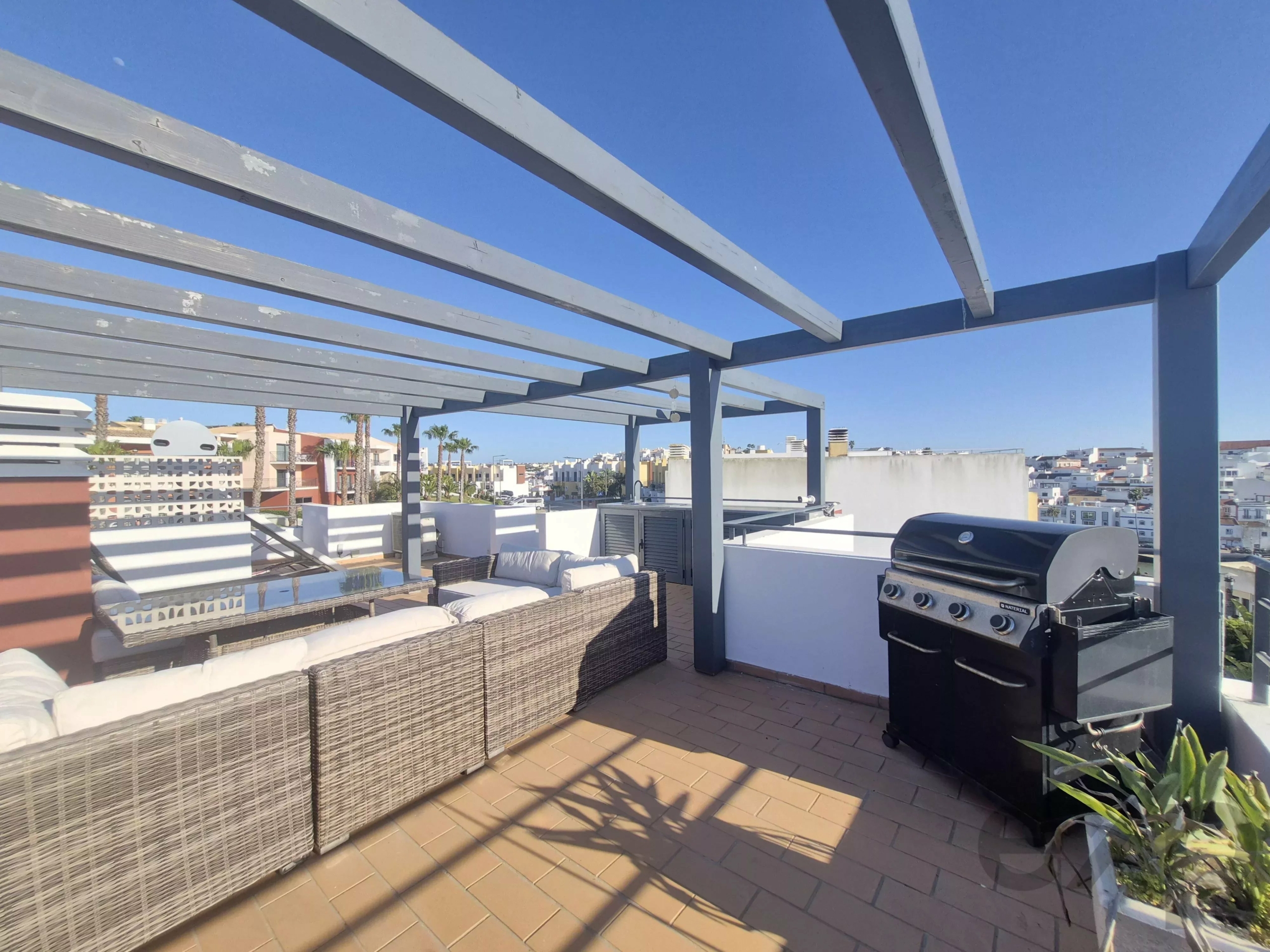 Semi-detached house with independent Apartment & rooftop – Exceptional panoramic view