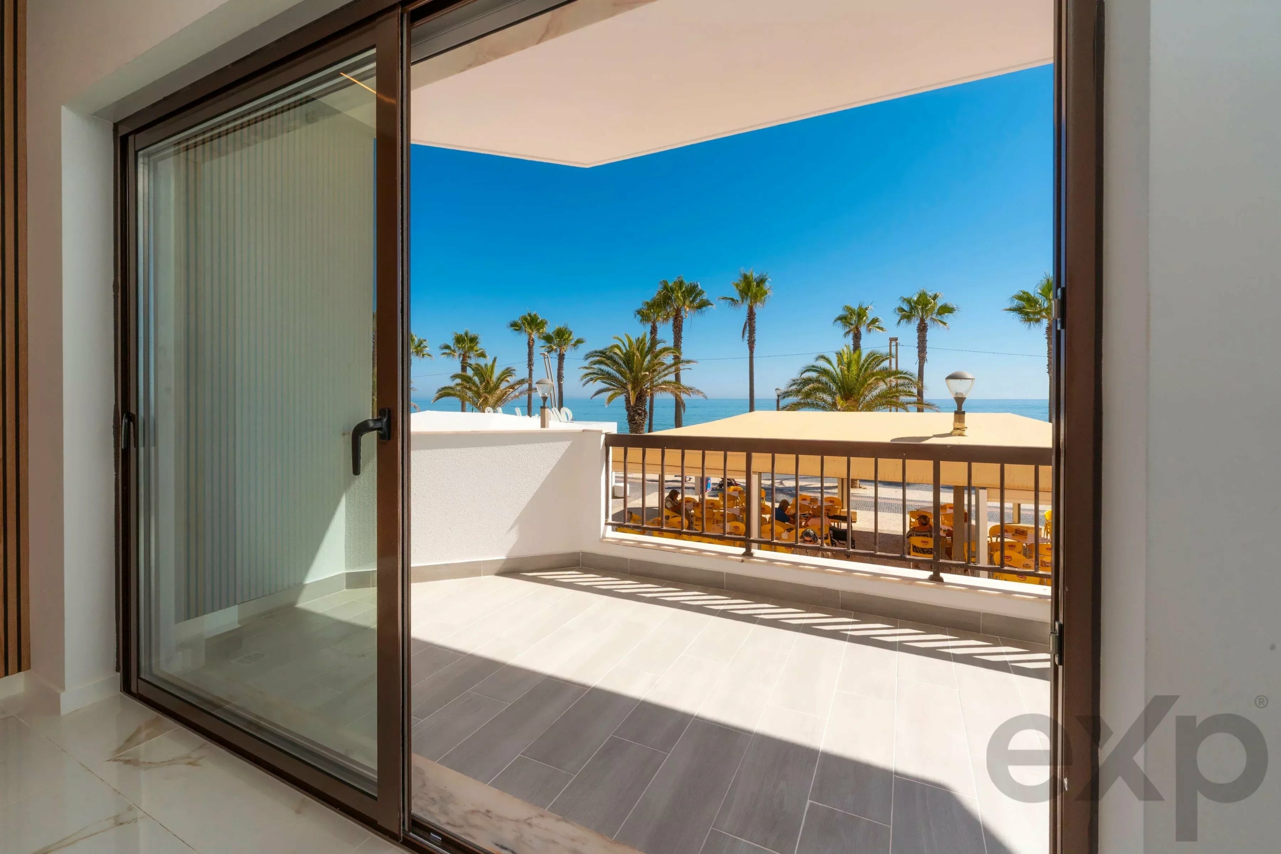 Modern beachfront apartment in Quarteira