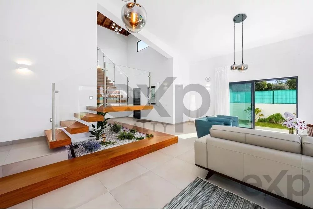 New T4 villa 5 min car to the Beach.