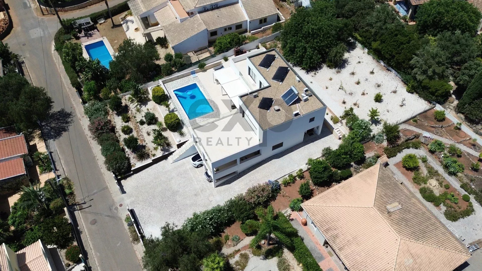 Luxury 4-bedroom villa of 437 m² with swimming pool – Mexilhoeira Grande, Portimão