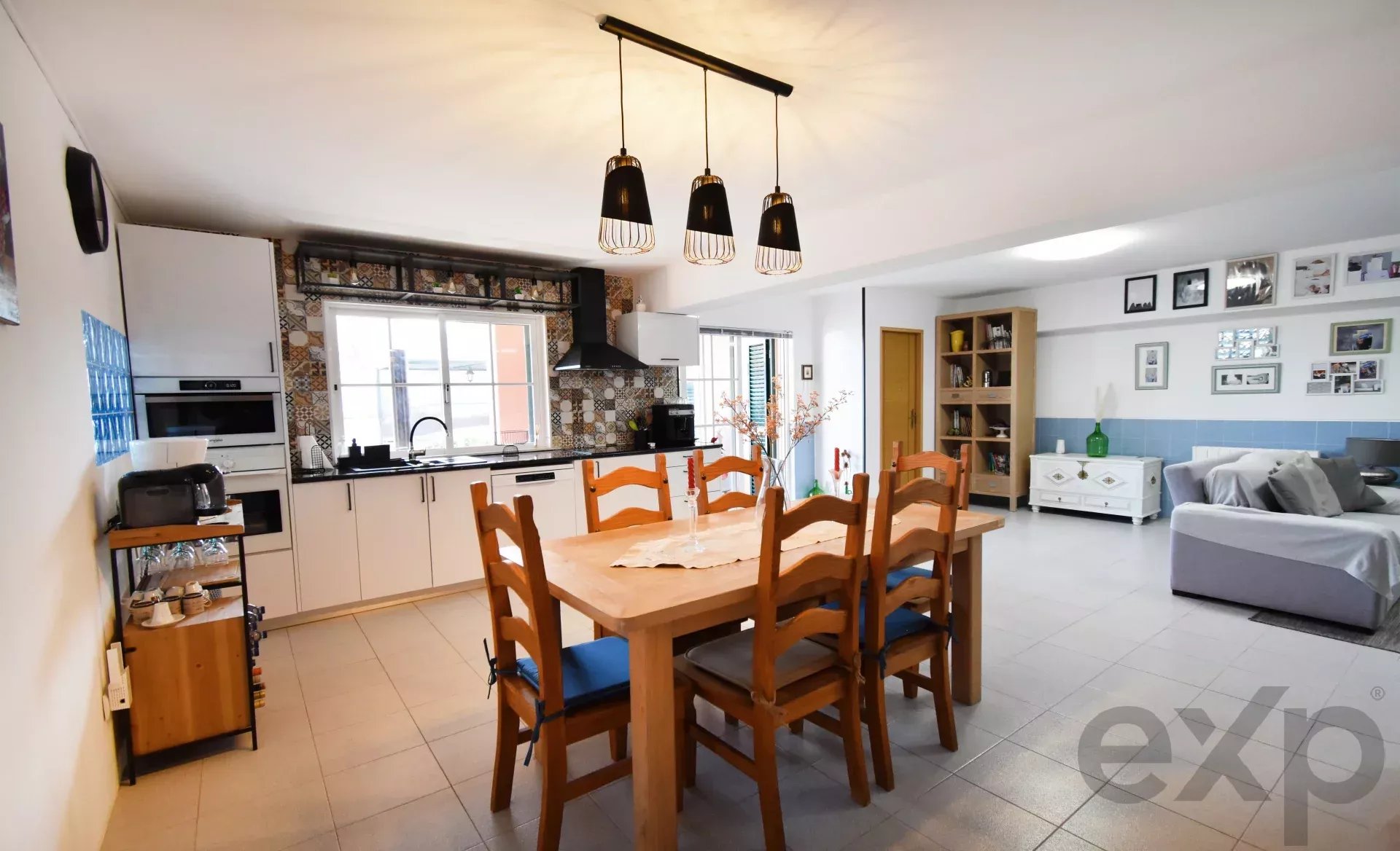 3-bedr. house + 1-bedr. annex, swimming pool and garage,