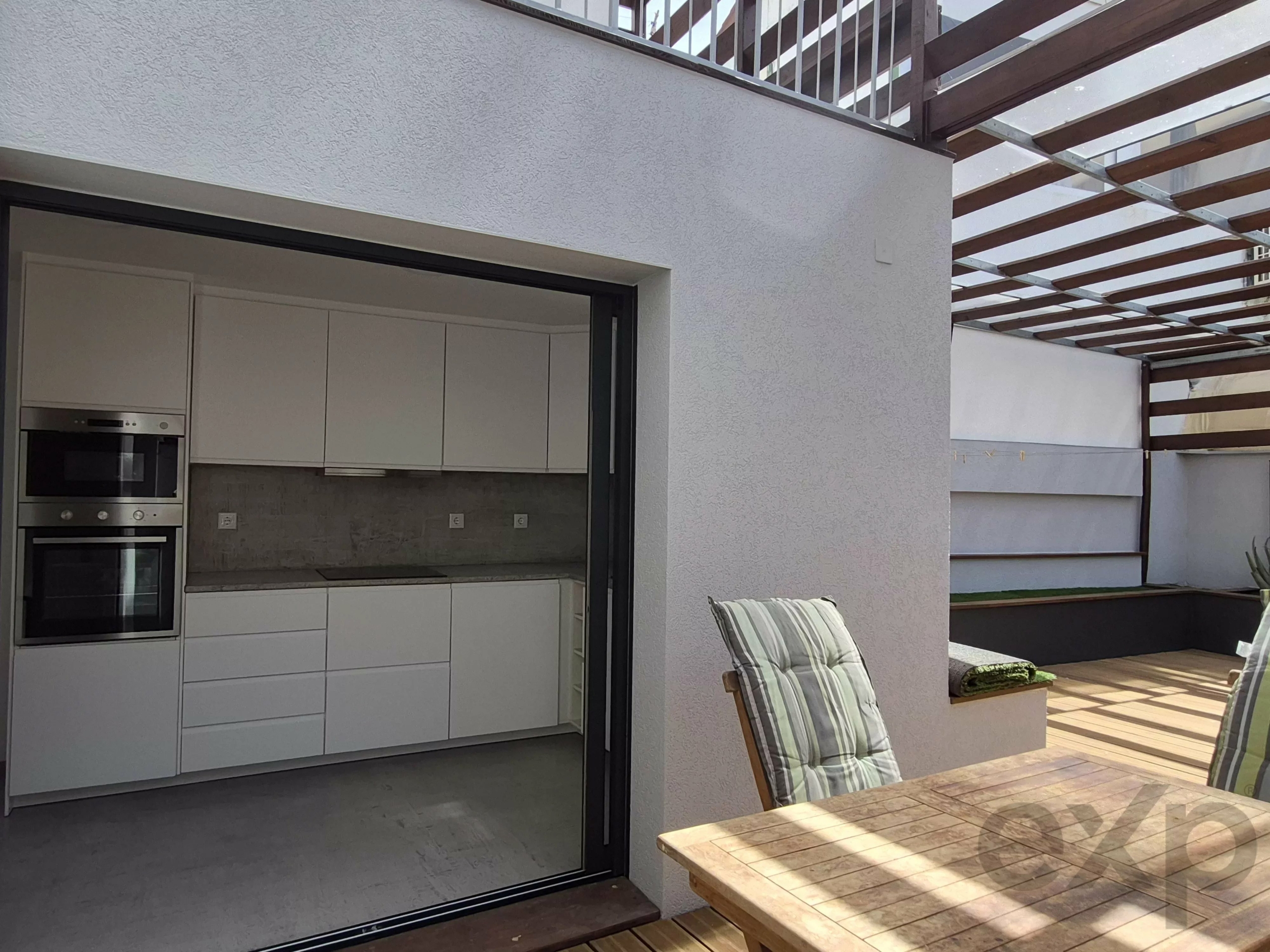 New house, 2 bedrooms, large patio, Alvor center