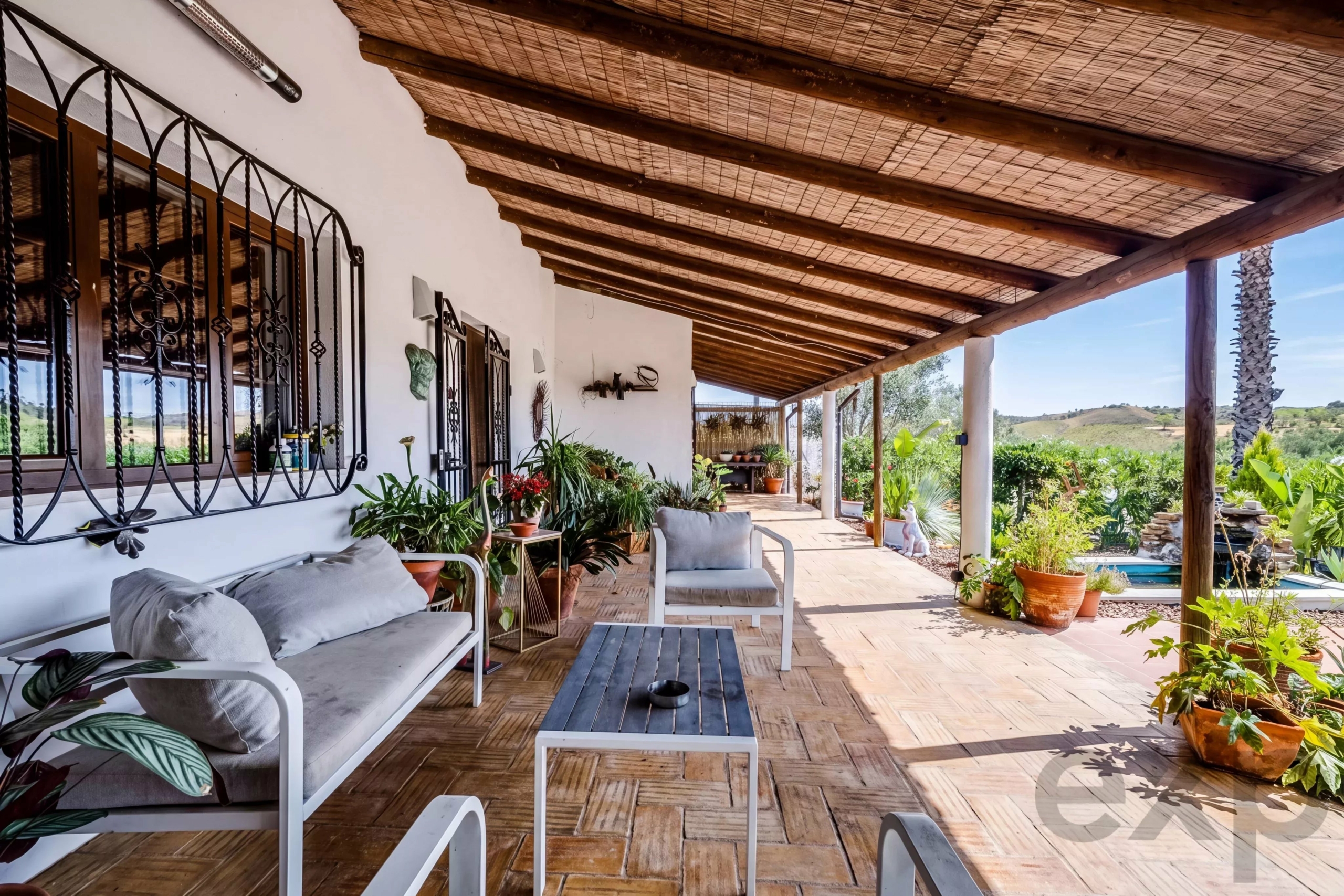 Beautiful Family Home with Equestrian Facilities Set in 2.3 hectares