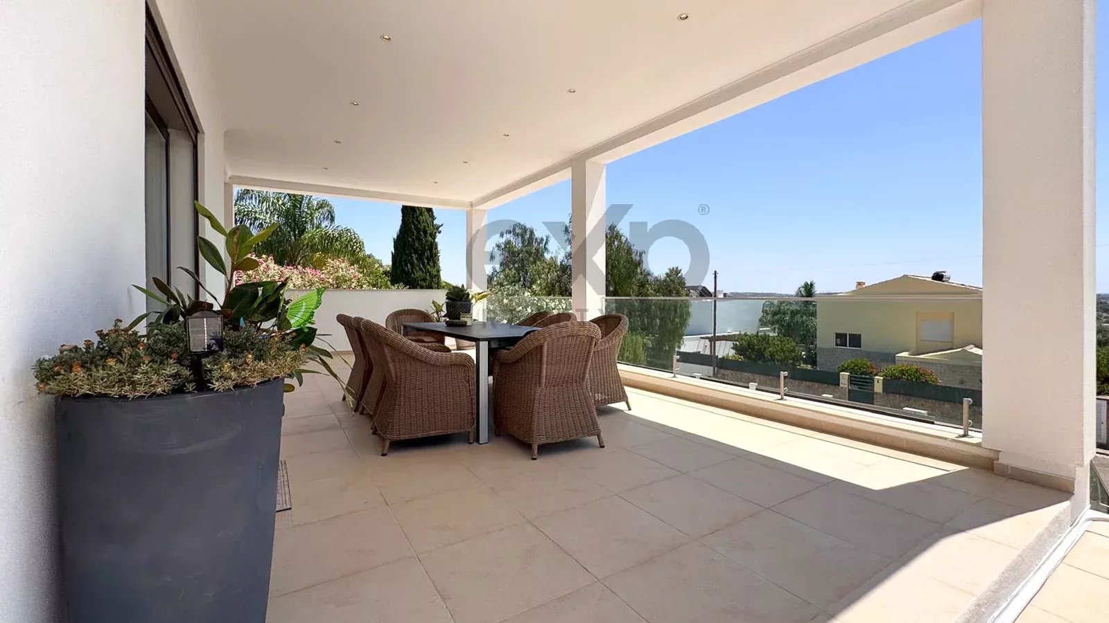 Luxury 4-bedroom villa of 437 m² with swimming pool – Mexilhoeira Grande, Portimão