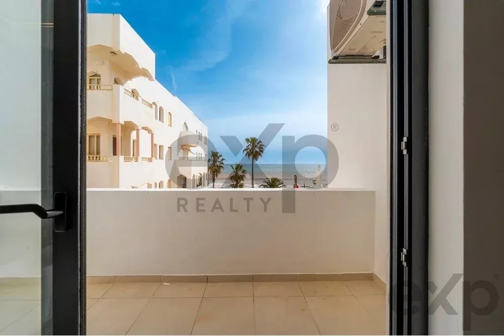 Modern 2-Bedroom Beachfront Apartment in Quarteira