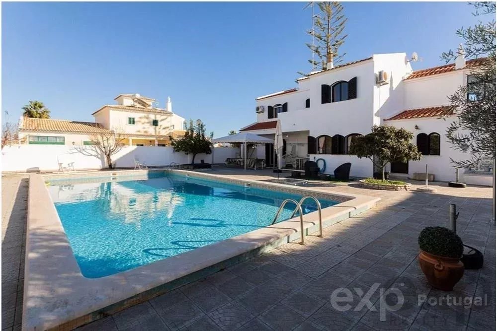 Moradia independente T5 com grande piscina em Altura, Tavira, Portugal