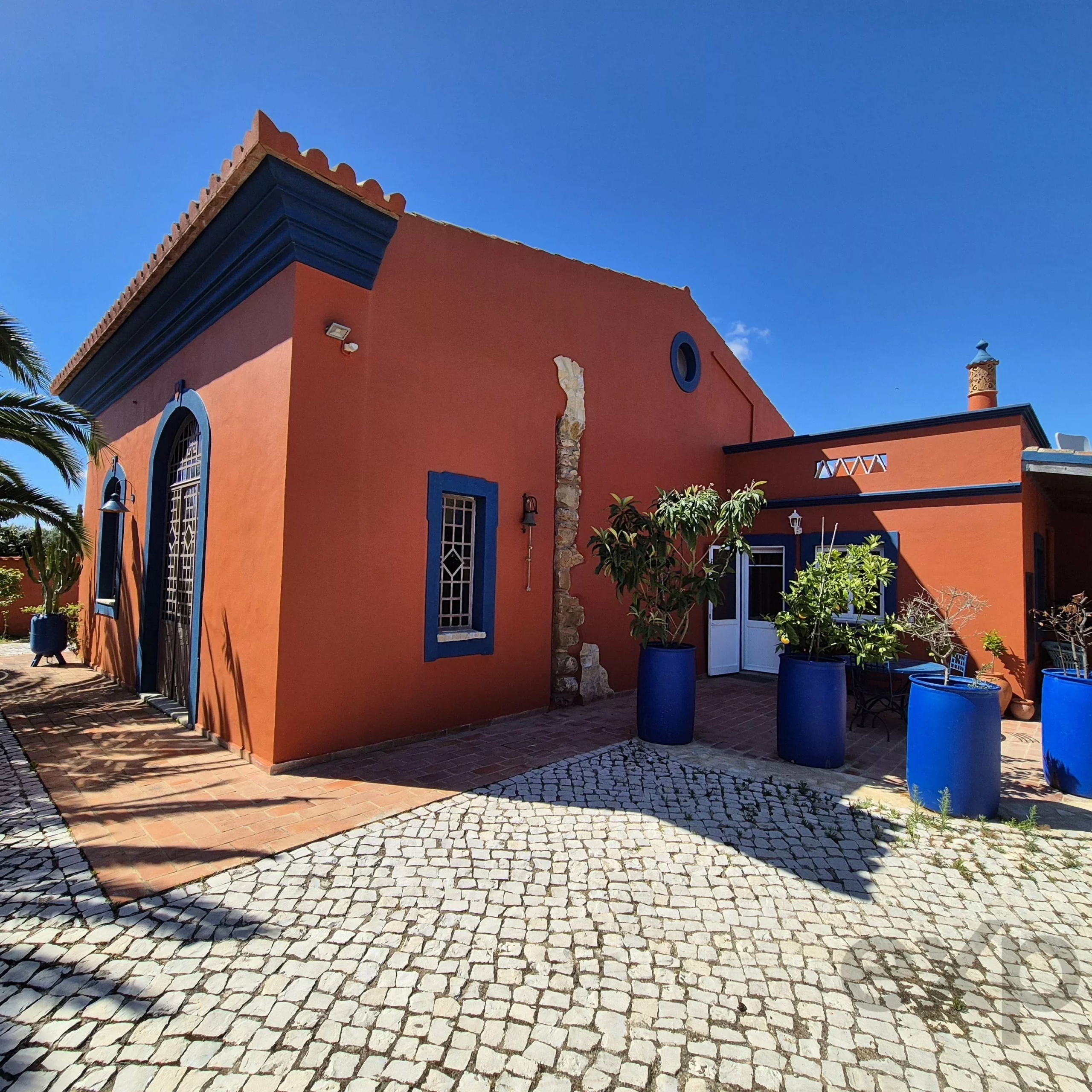 Country house with swimming pool
