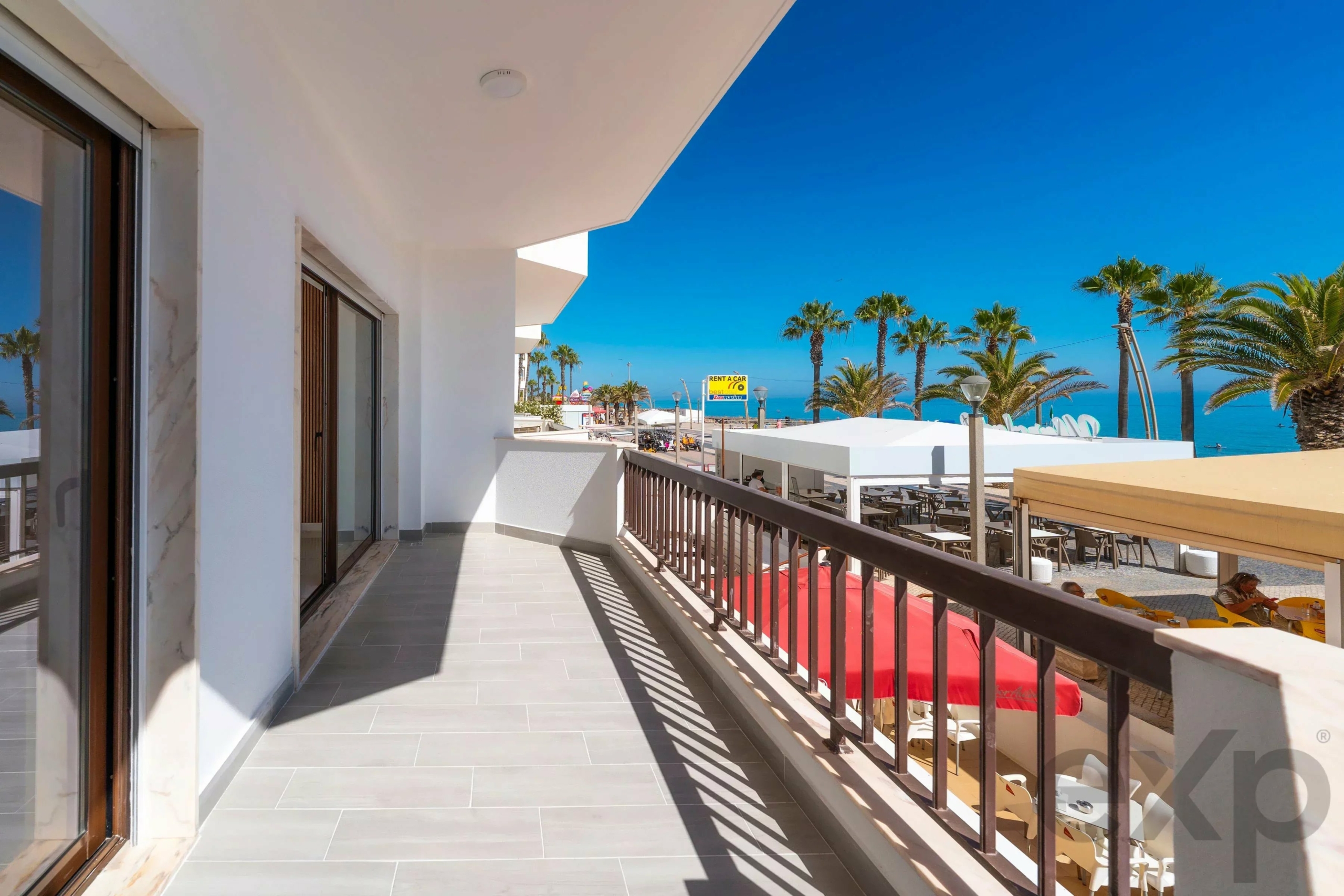 Modern beachfront apartment in Quarteira