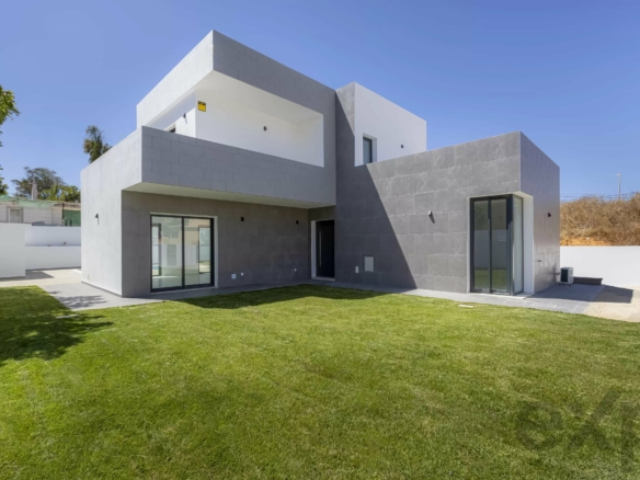 New-Build Villa with Private Pool, Steps from Meia Praia, Lagos