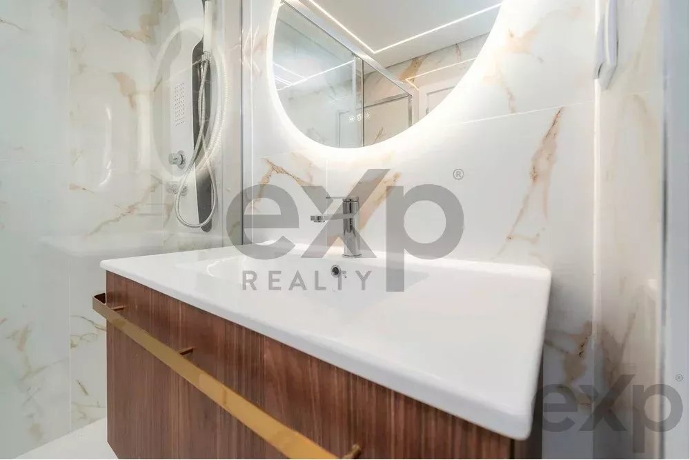 Modern 2-Bedroom Beachfront Apartment in Quarteira