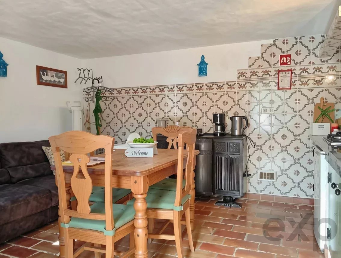 Exclusive property with five independent units and investment potential
