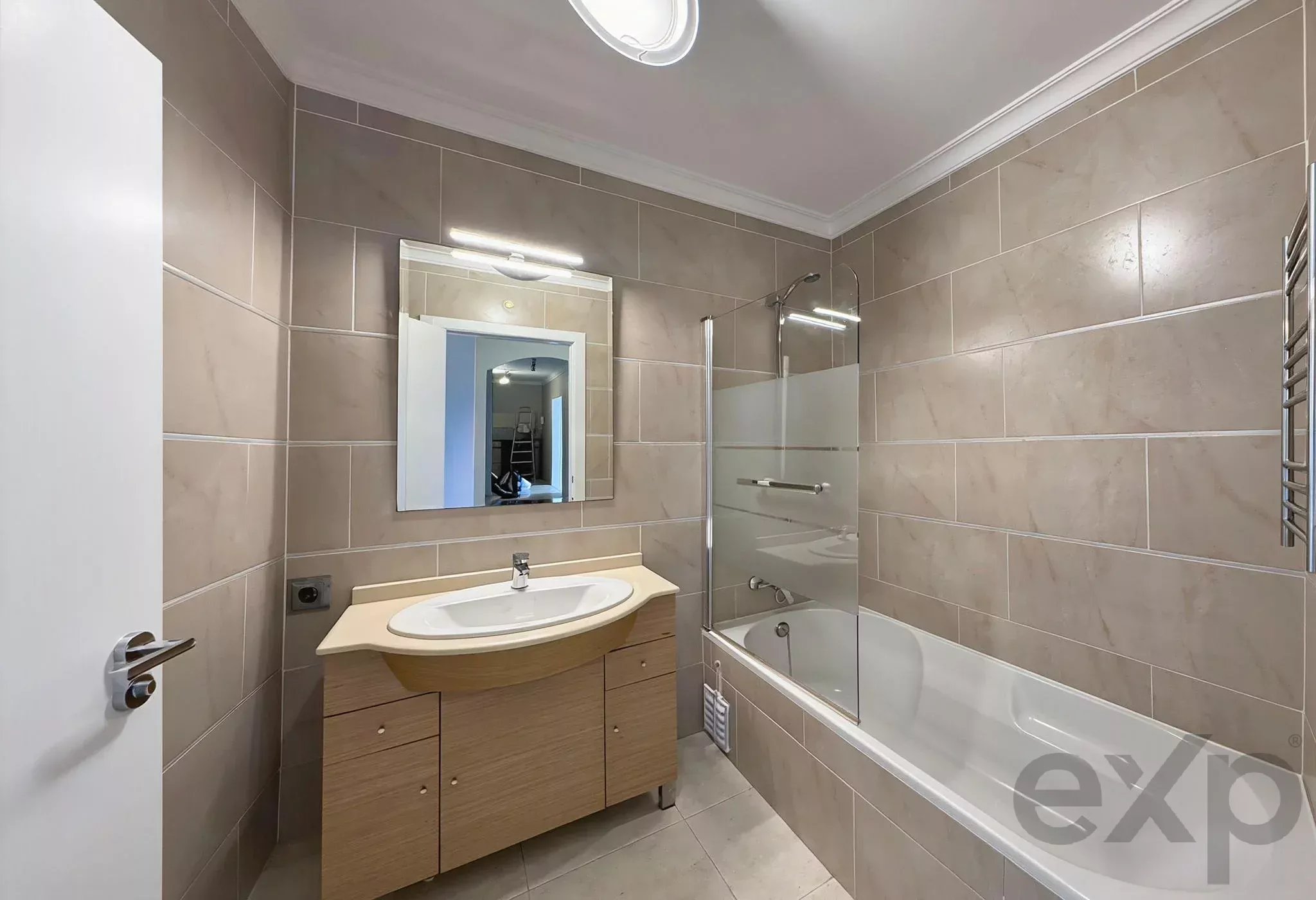 Spacious 3-Bedroom Apartment in Quelfes, Olhão