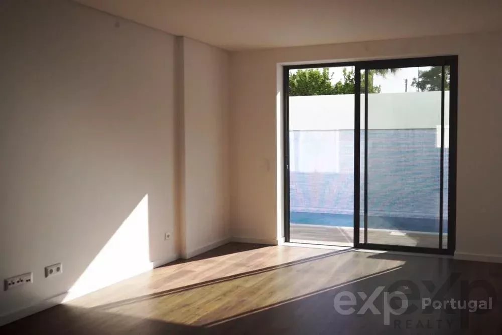 Contemporary 3-Bedroom Townhouse with Private Pool & Sea Views | Fuseta, Algarve