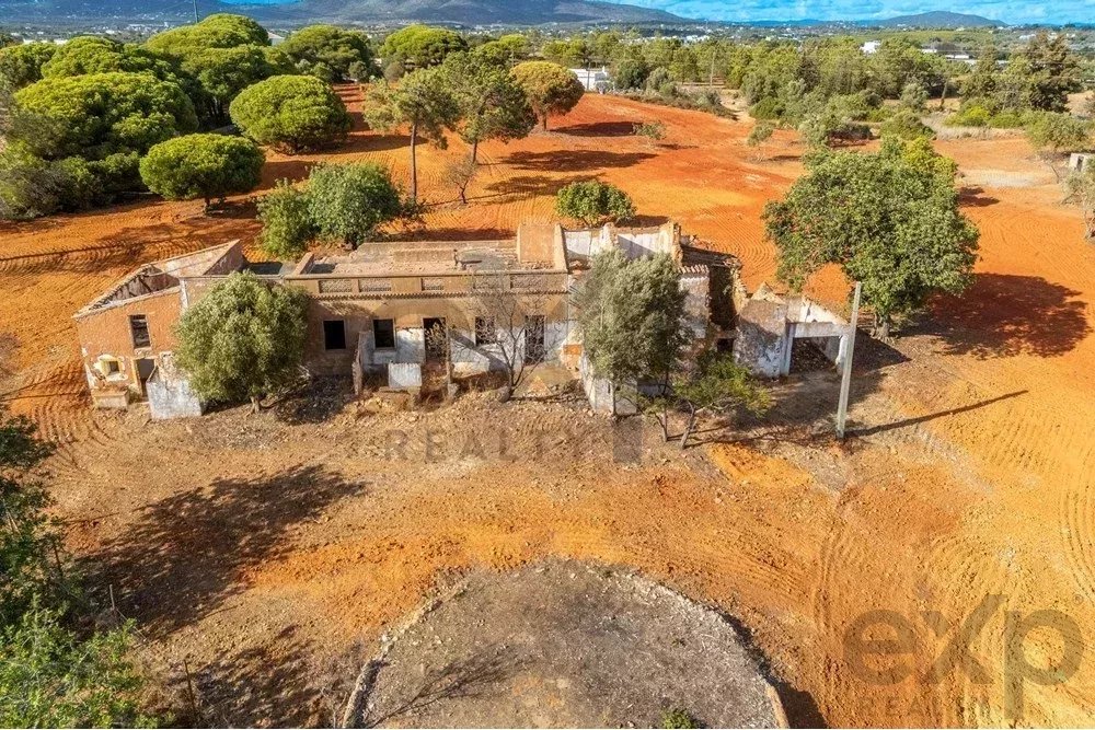 Investment Opportunity – Urban Land with Ruin and Rustic with panoramic sea views in Olhão
