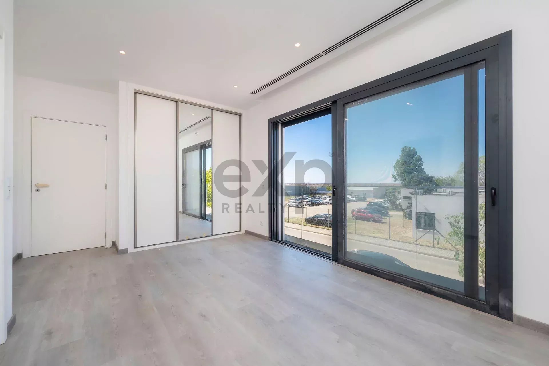 Contemporary Newly Built T6 Villa by Tavira Waterfront