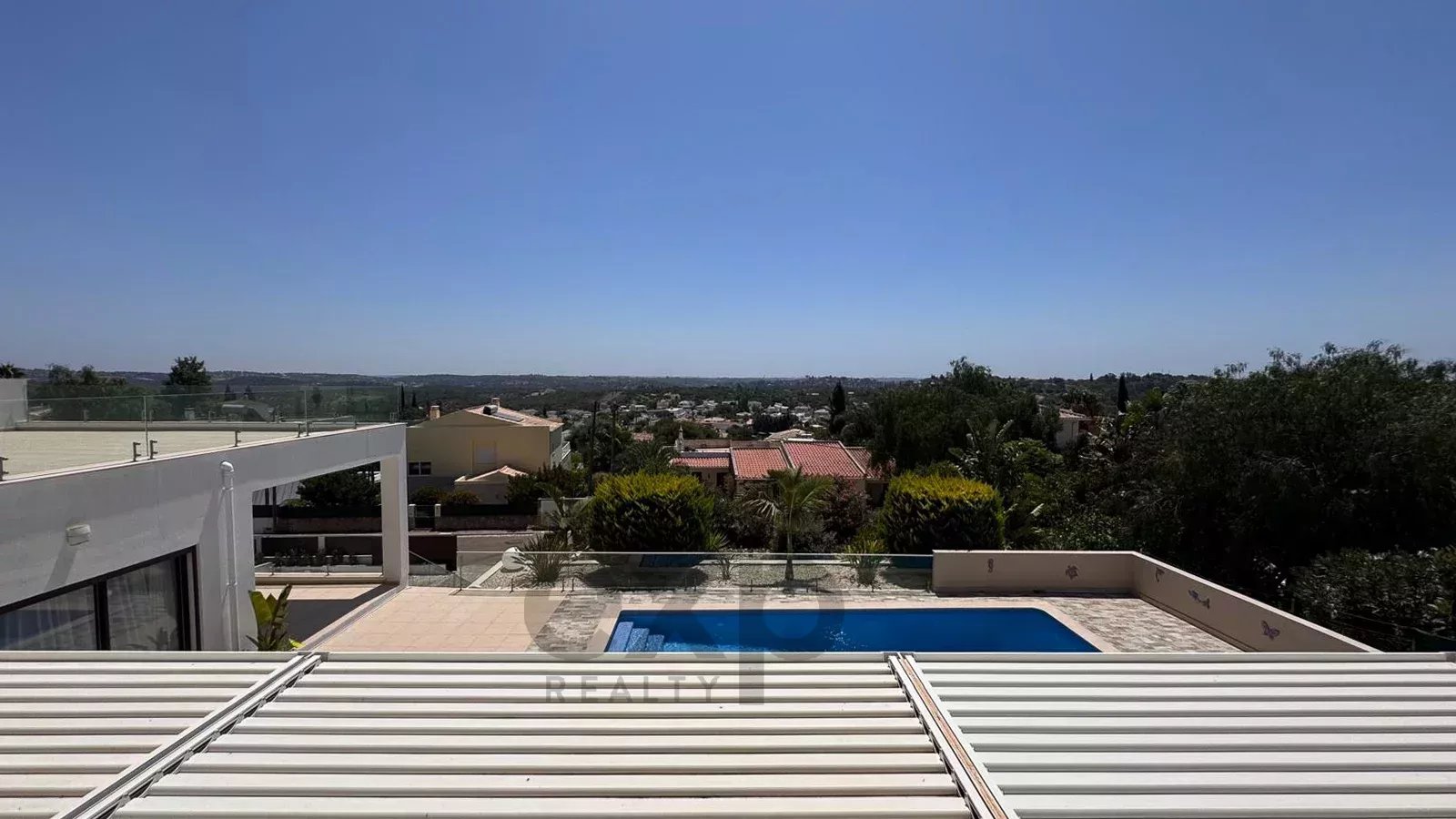 Luxury 4-bedroom villa of 437 m² with swimming pool – Mexilhoeira Grande, Portimão
