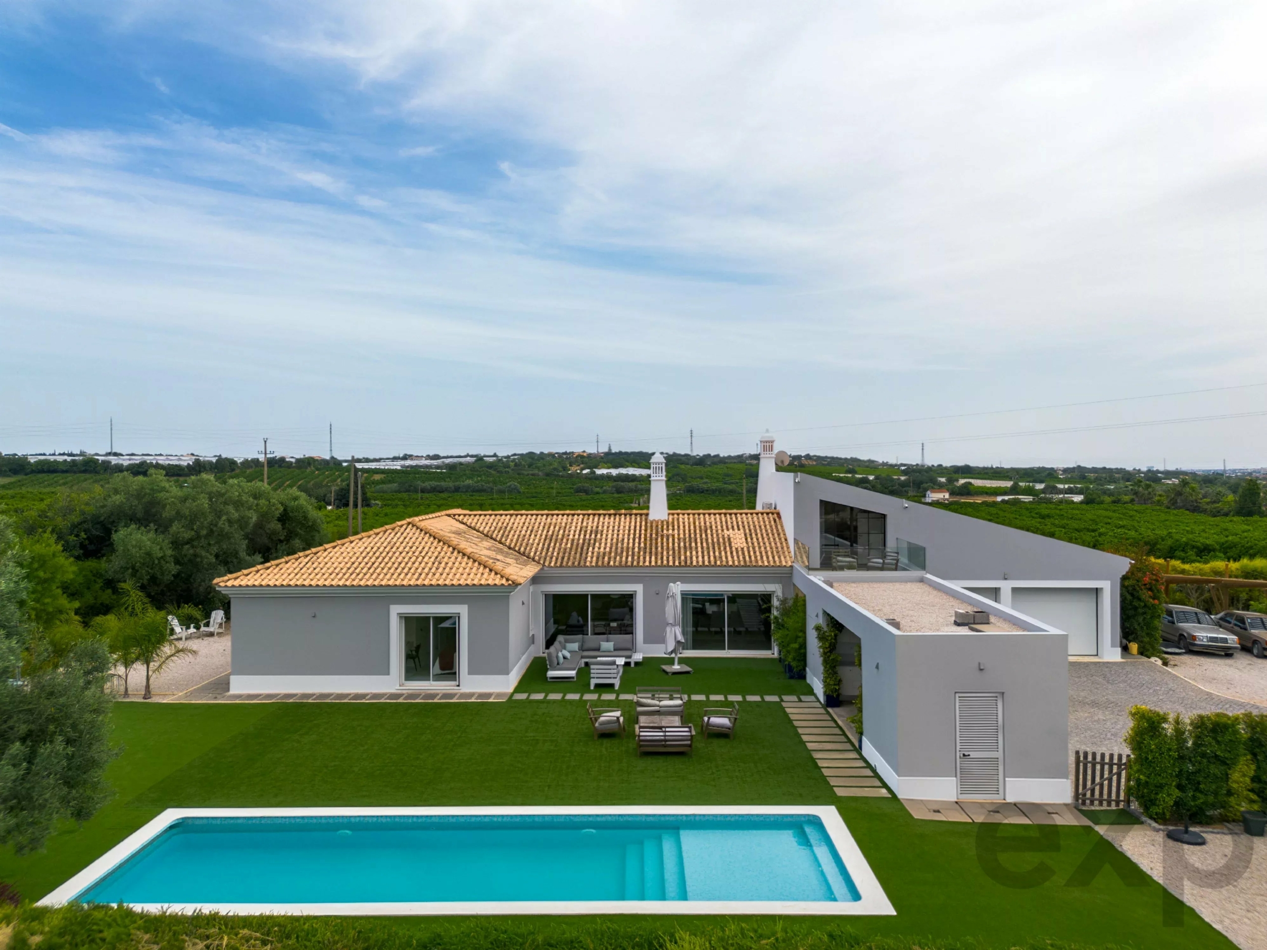 Luxury Single-Story Villa | 250 m² | 4 Bedrooms + Office | Private Pool | 2+ hectares | Vale da Rosa, Estoi, Faro