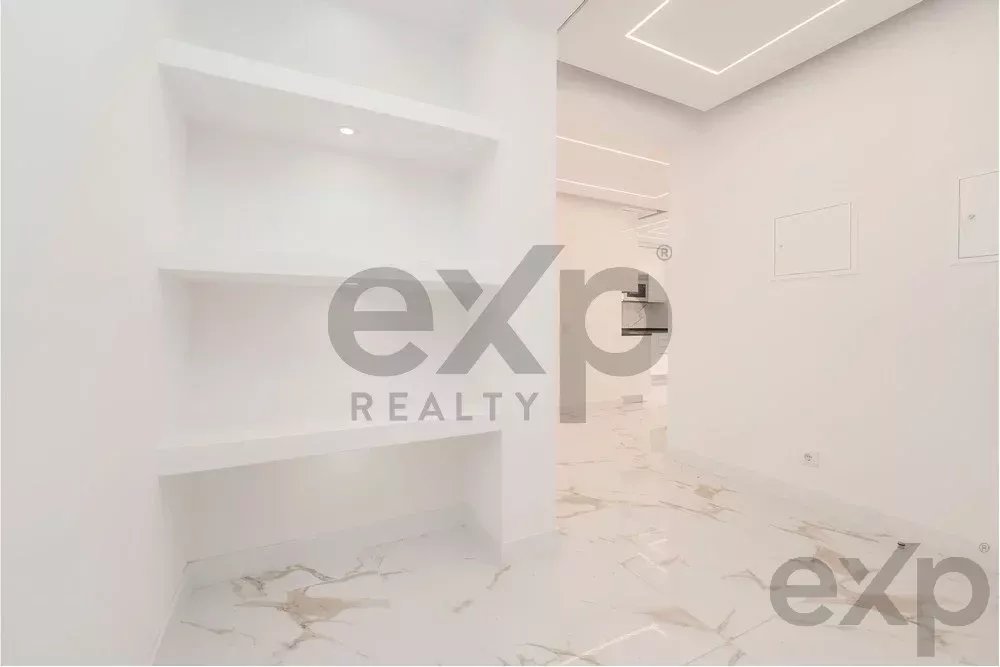 Modern 2-Bedroom Beachfront Apartment in Quarteira