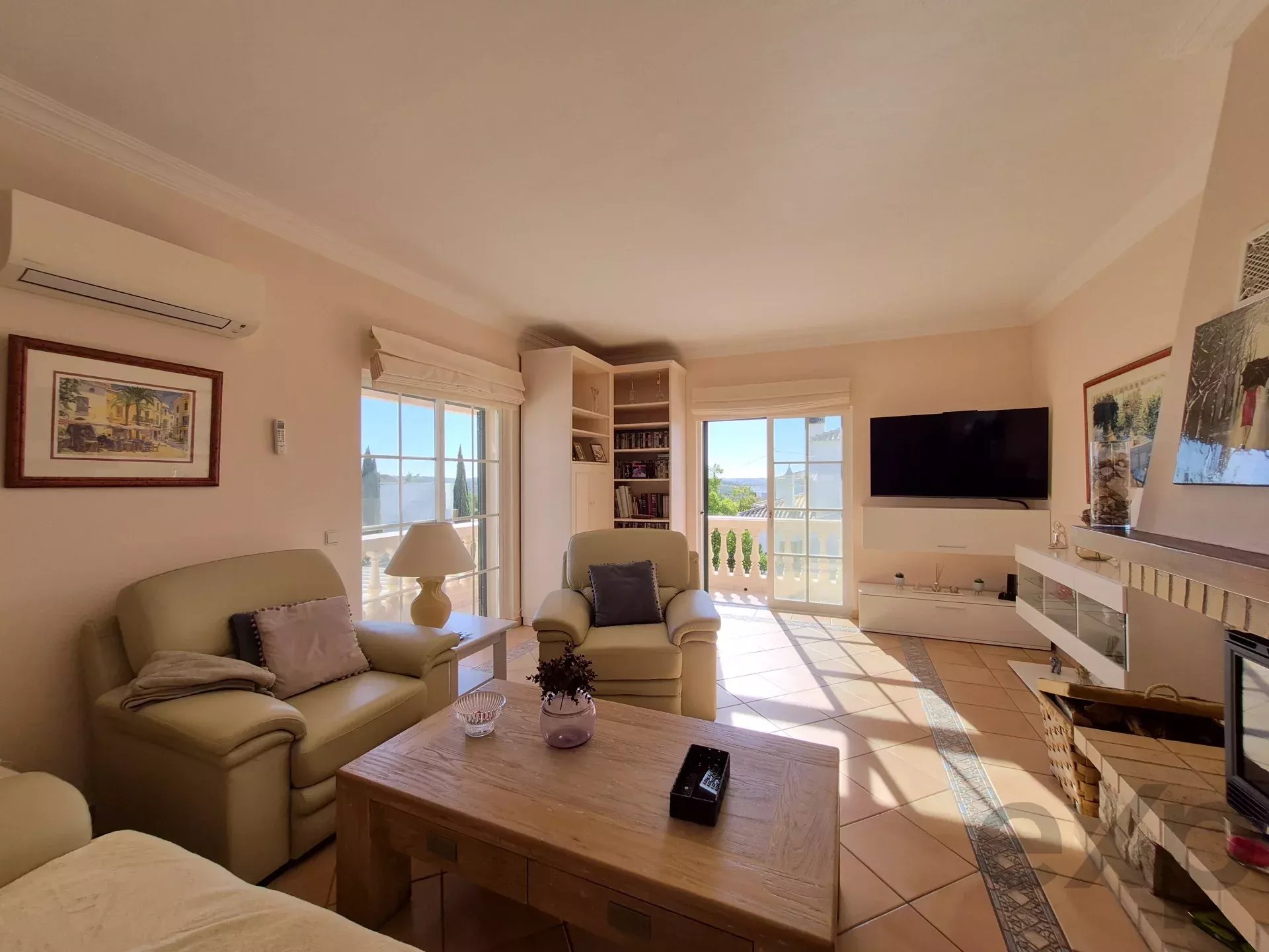 3-bedr. house + 1-bedr. annex, swimming pool and garage,