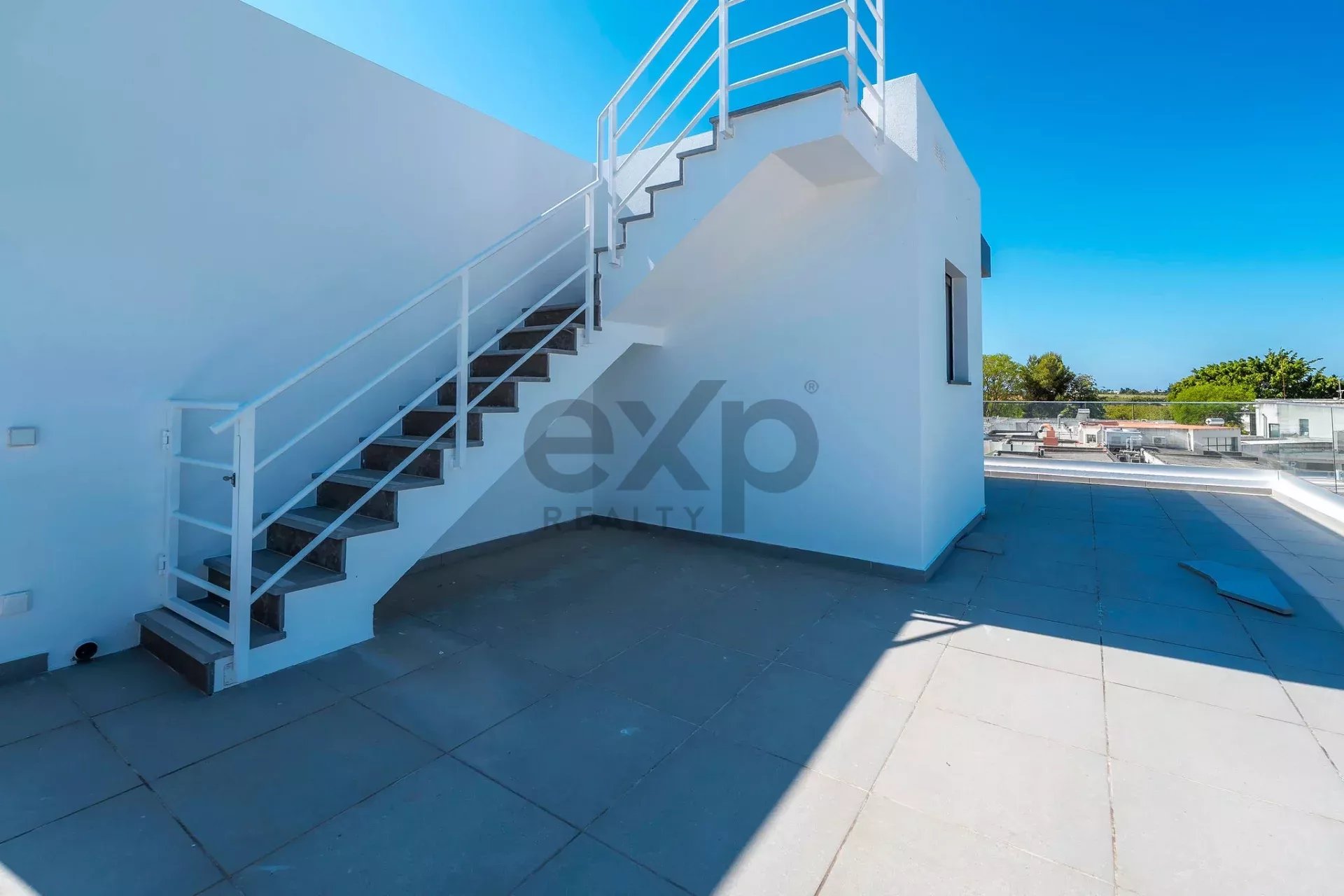 Contemporary Newly Built T6 Villa by Tavira Waterfront